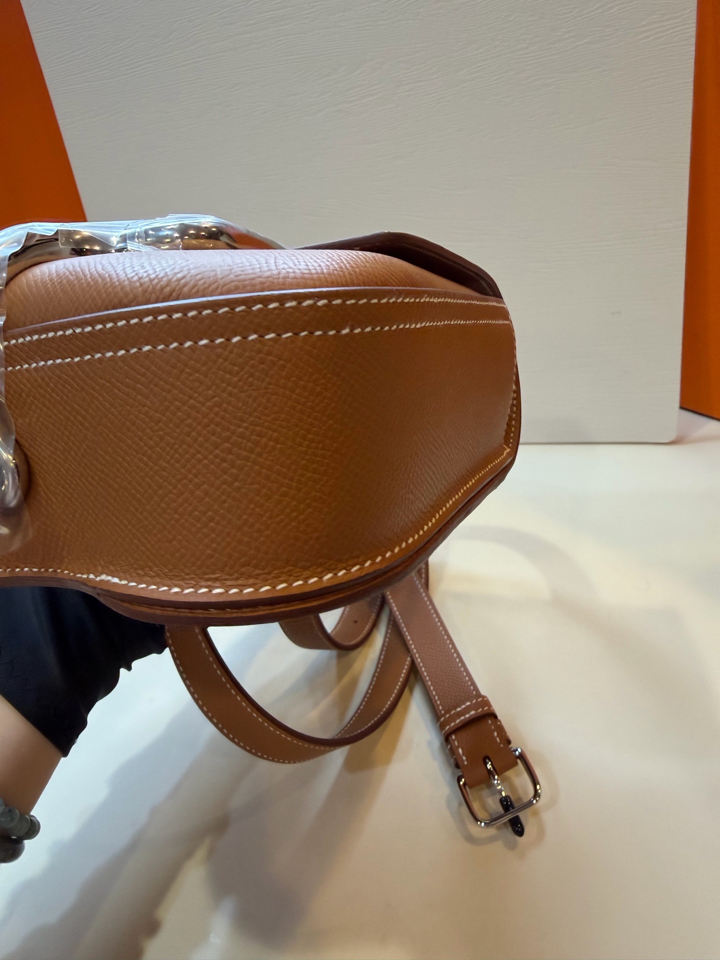 Pre-Owned HERMÉS Della mini Stamp W / Product Code: 26042426