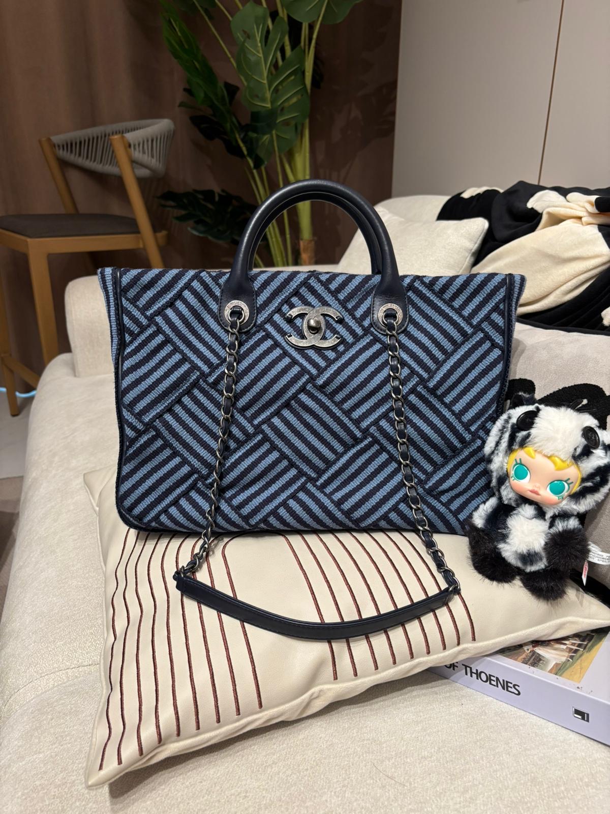 Chanel 2way Shoulder bag 100%Authentic,95%new  ✅22card✅dust bag✅box 