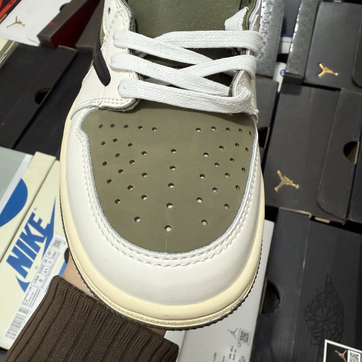 Travis Scott x Air Jordan 1 Low OG "Medium Olive" DM7866-200