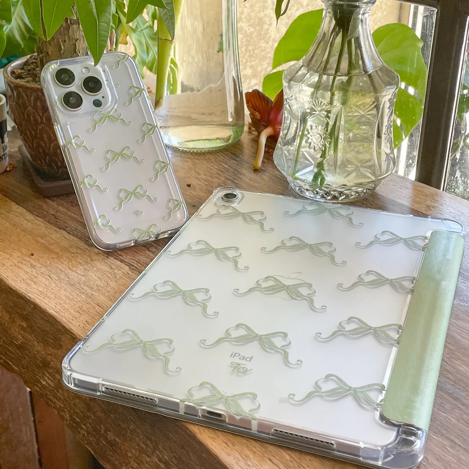 【Olive Green Ribbons in Full Printing】透明磨砂書本式 iPad Case