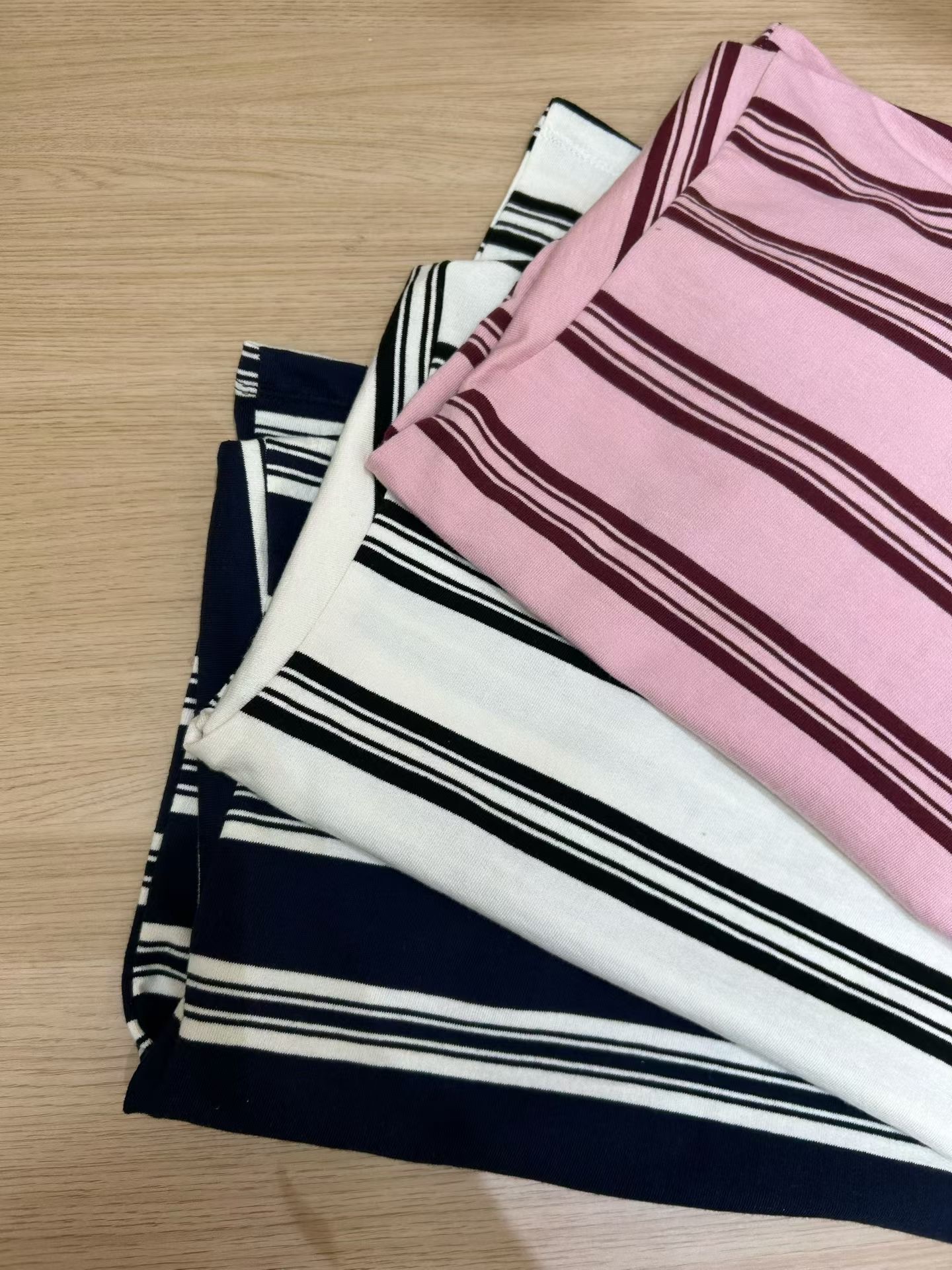 G6204 韓國🇰🇷反領V領橫間top