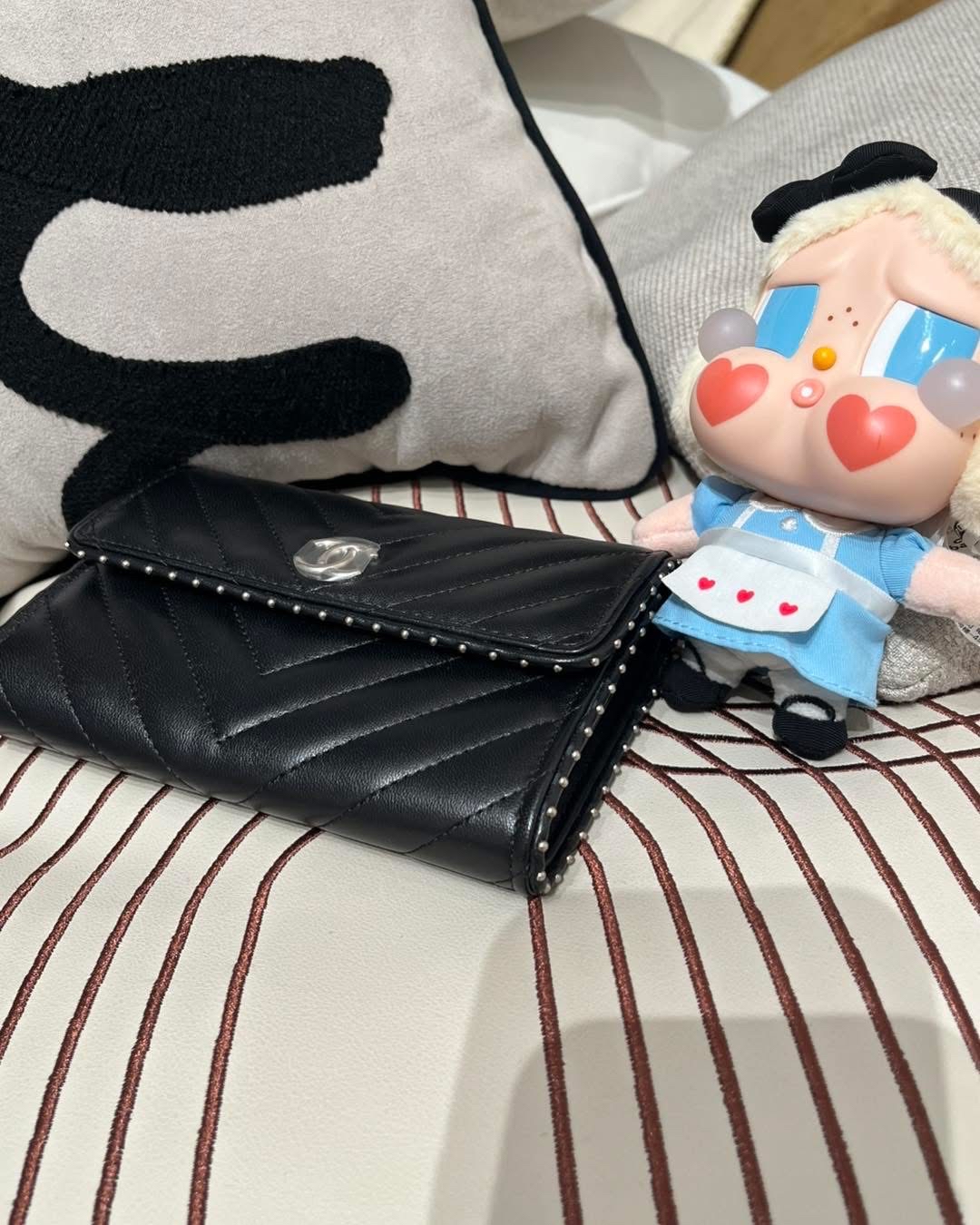 未使用品 Chanel wallet calfskin 中銀包 100%Authentic ,unused  ✅26貼✅Box 