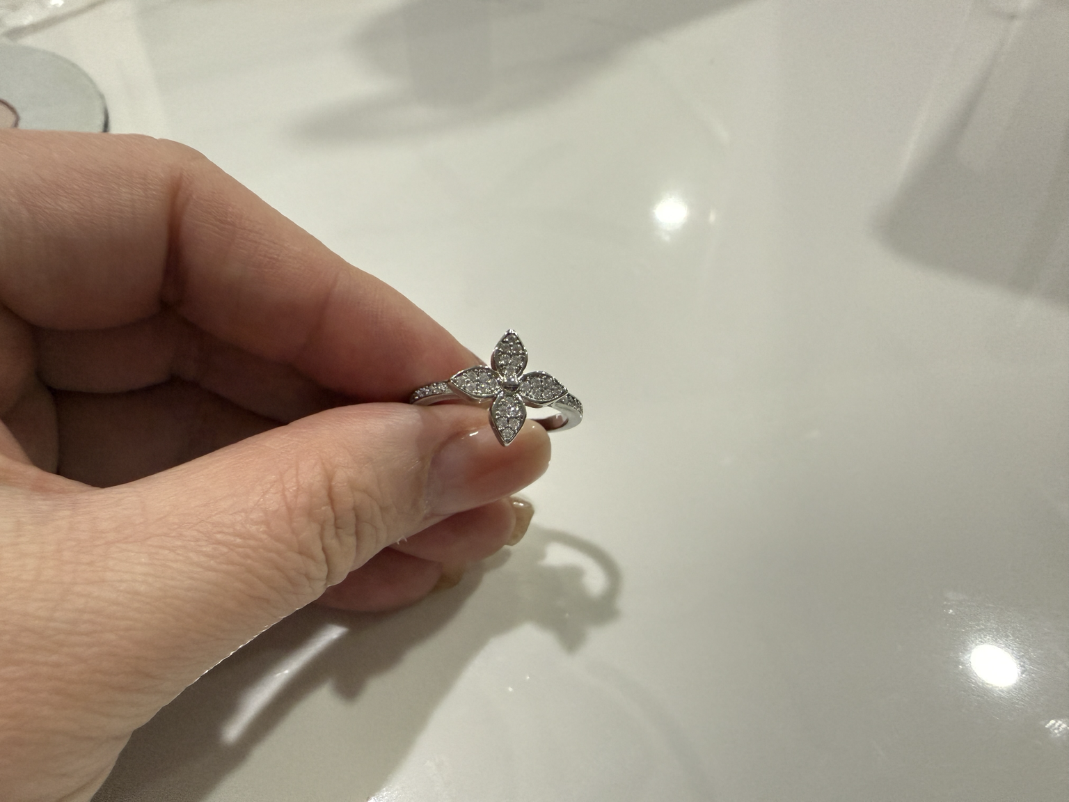 L  形鑽石四葉草密鑲戒指