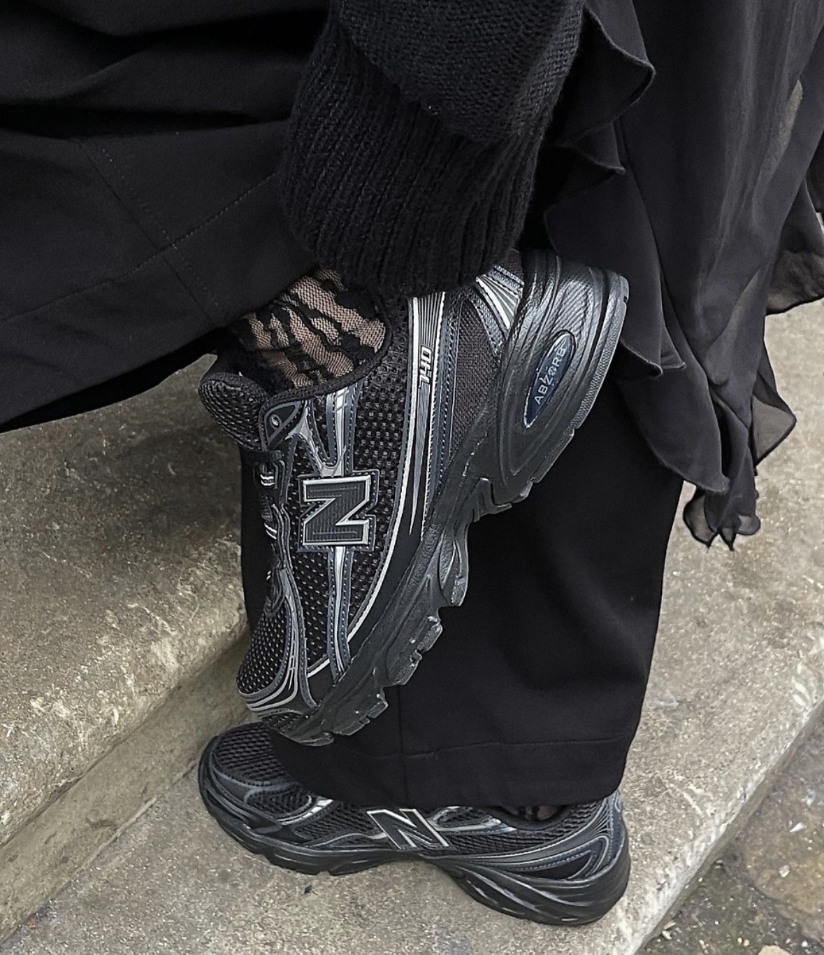 NEW BALANCE U740 Black  (預購商品）