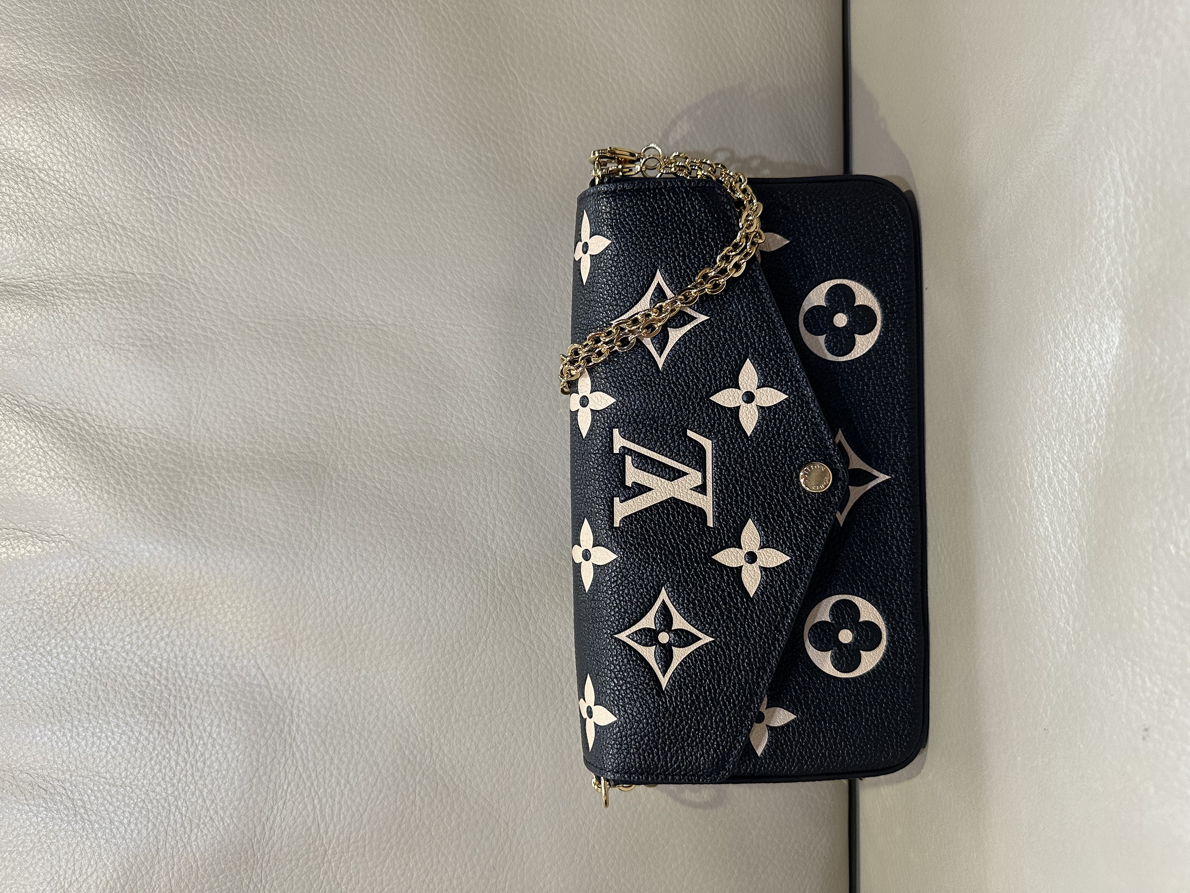 Pre-owned LV Félicie Pochette in bicolor Monogram Empreinte leather / Product Code: 26040508