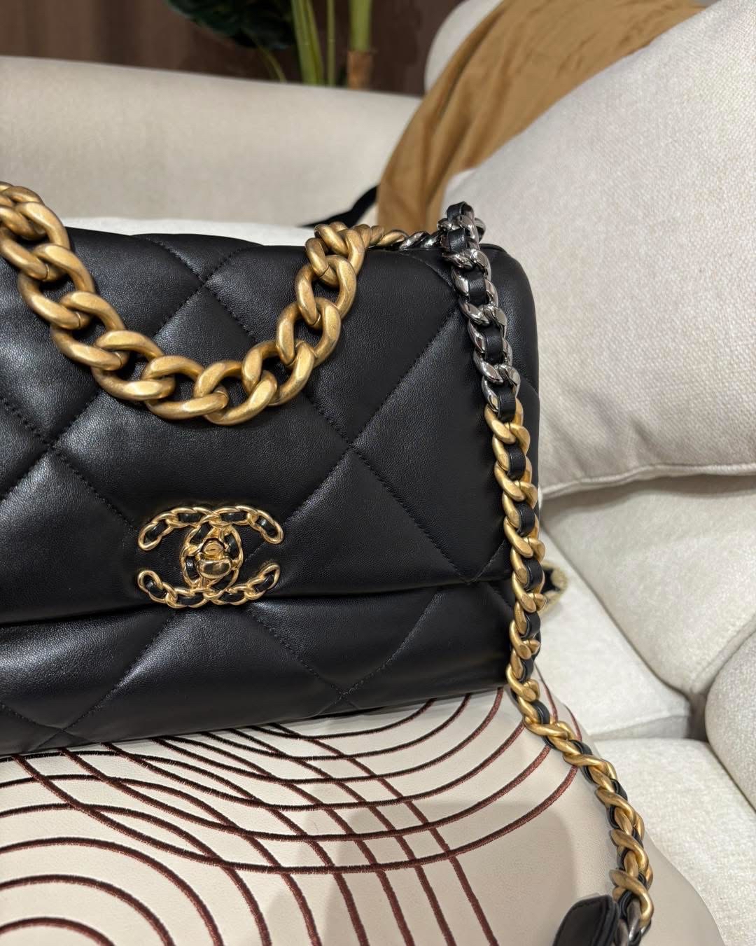 Chanel 19 large 30cm AS1161 黑色金扣 100%Authentic, 98%New  ✅專門店收據✅30Card ✅Dust bag✅Box