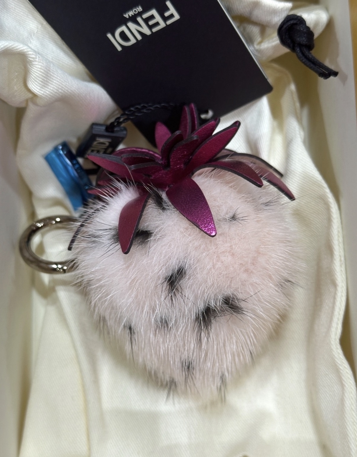 Fendi 草莓🍓毛毛charm
