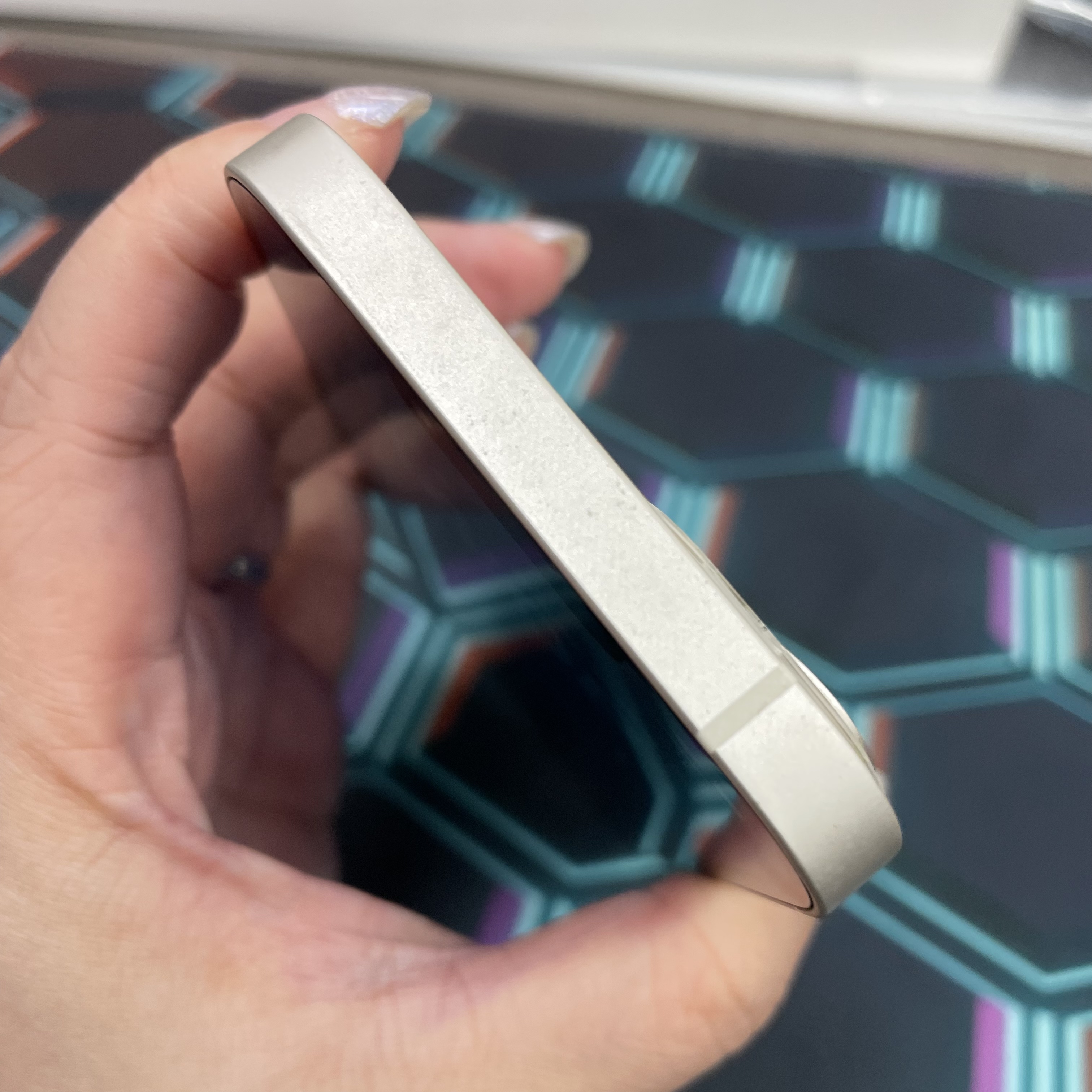 *7726 13 勁靚機 128GB 電77 白色 white