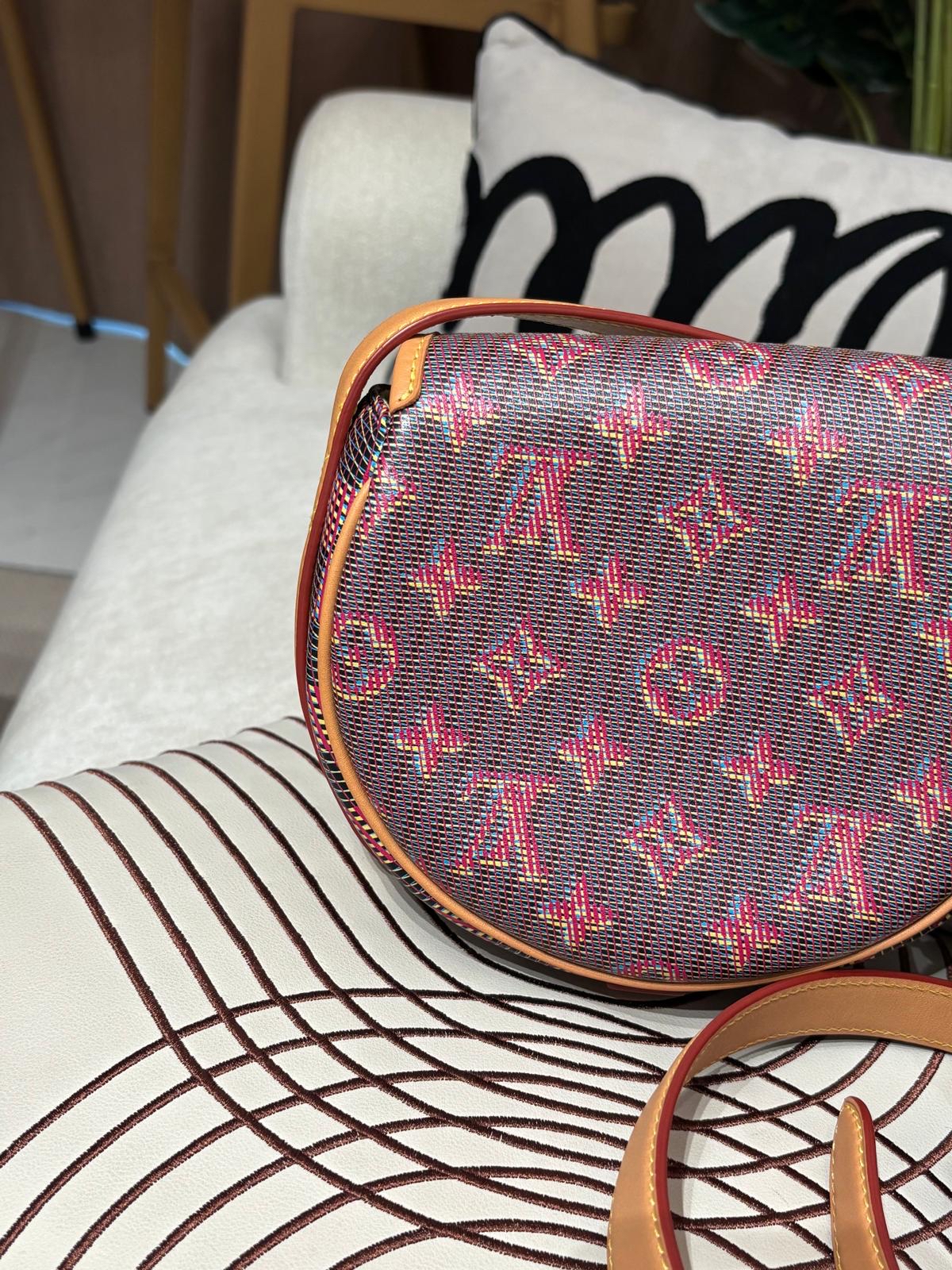 Lv tambourine 限量版 limited edition  100%Authentic ,unused ✅dust bag✅booklet✅box