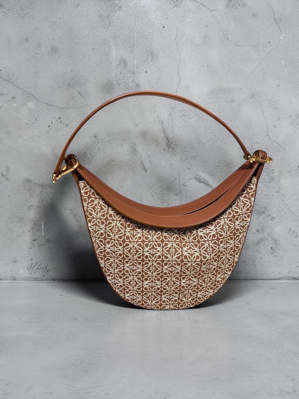 LOEWE LUNA hobo Bag 100%Authentic,98%new✅dust bag 