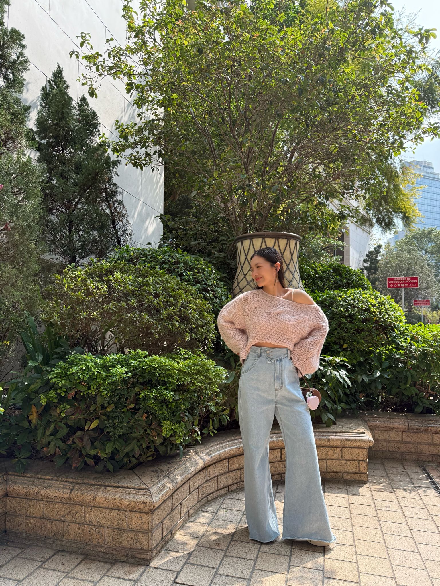 斜扣高腰牛仔褲