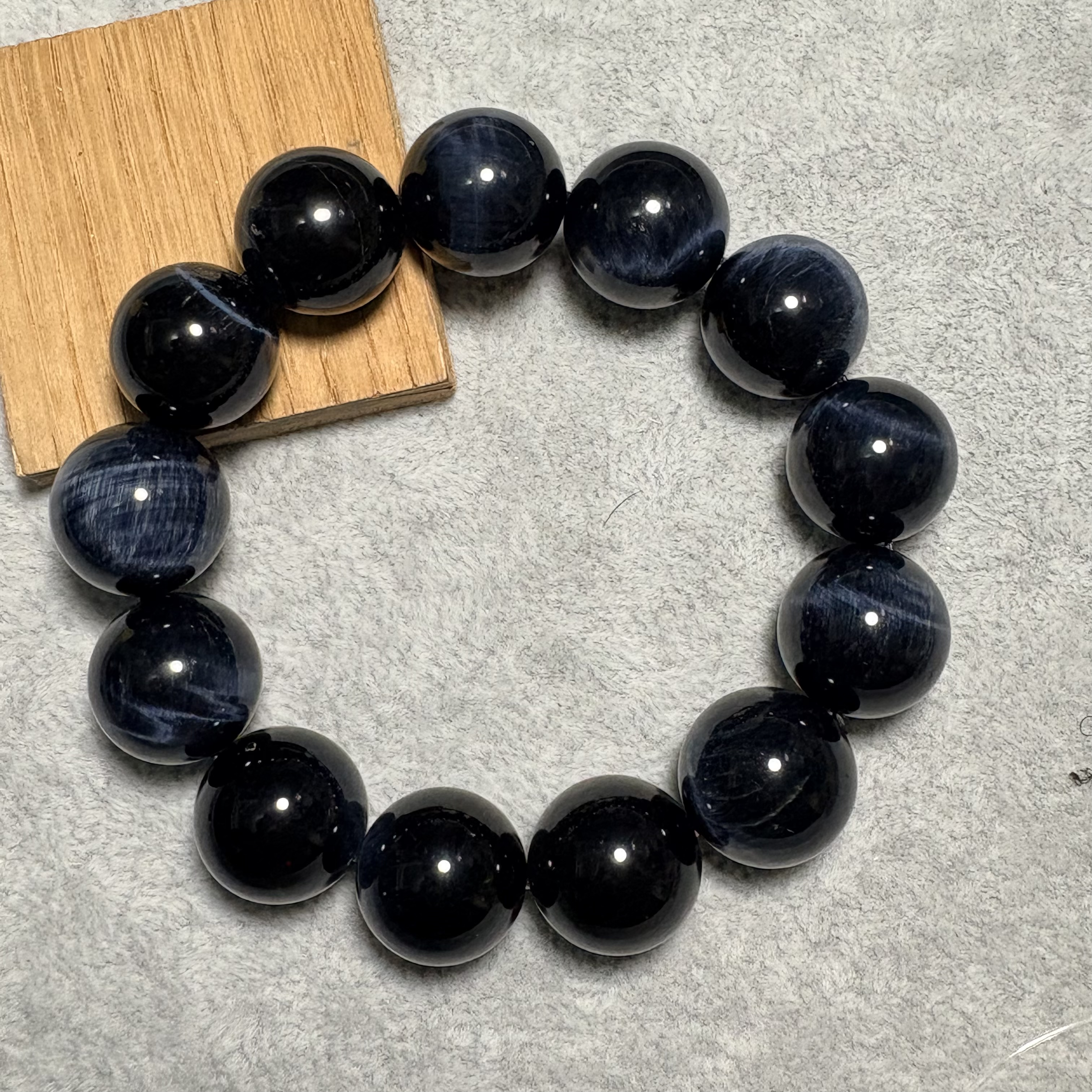 藍虎眼石手串 No.3581 | 規格：18 mm珠17cm 手圈丨附送證書