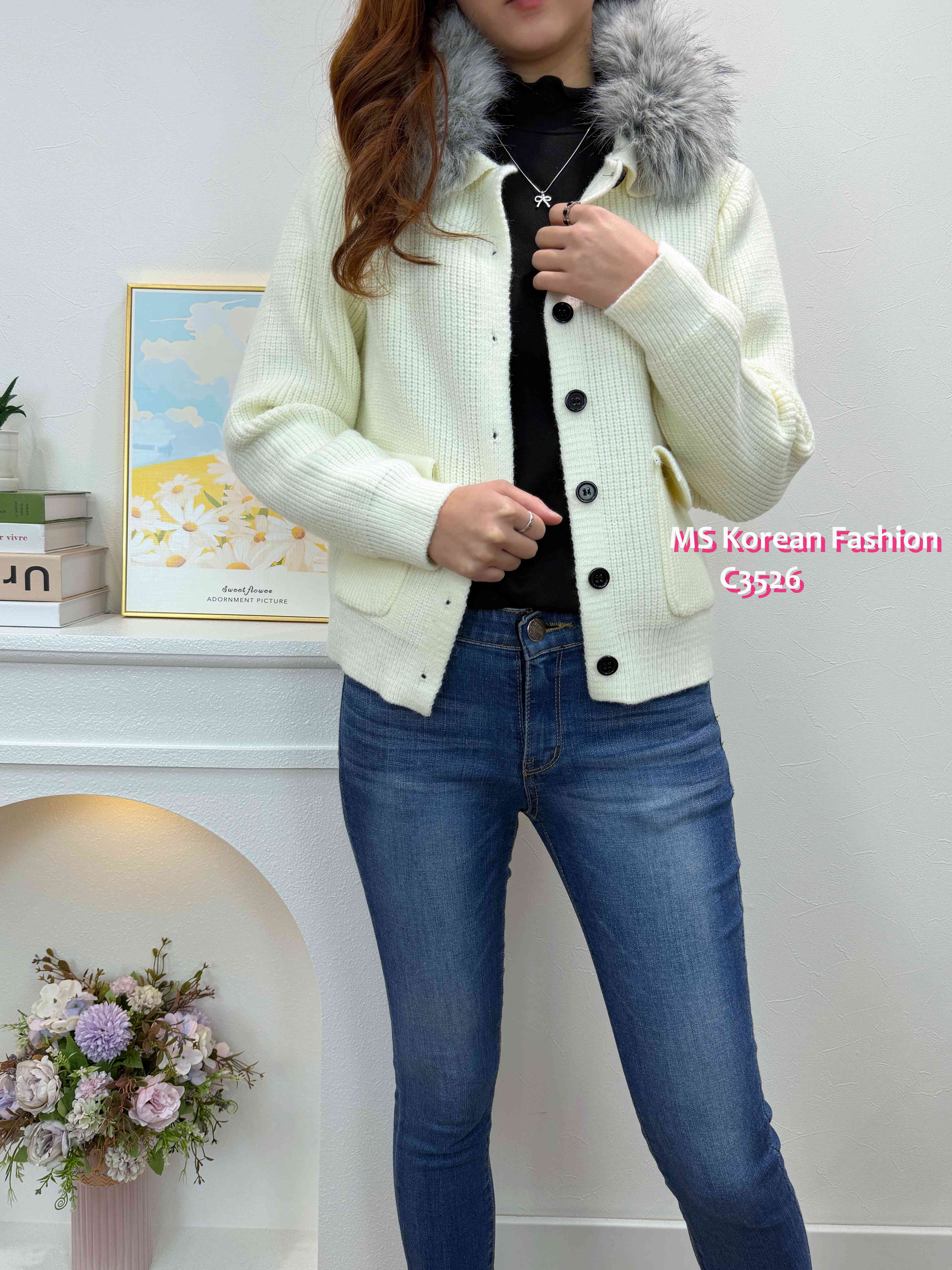 C3526 韓國🇰🇷淨色荷葉邊毛底top