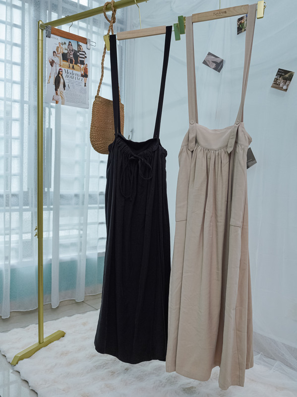 Elegant High-Waisted Suspender Skirt with Pockets ‖ 优雅高腰吊带裙（附口袋设计 ）KR0262115