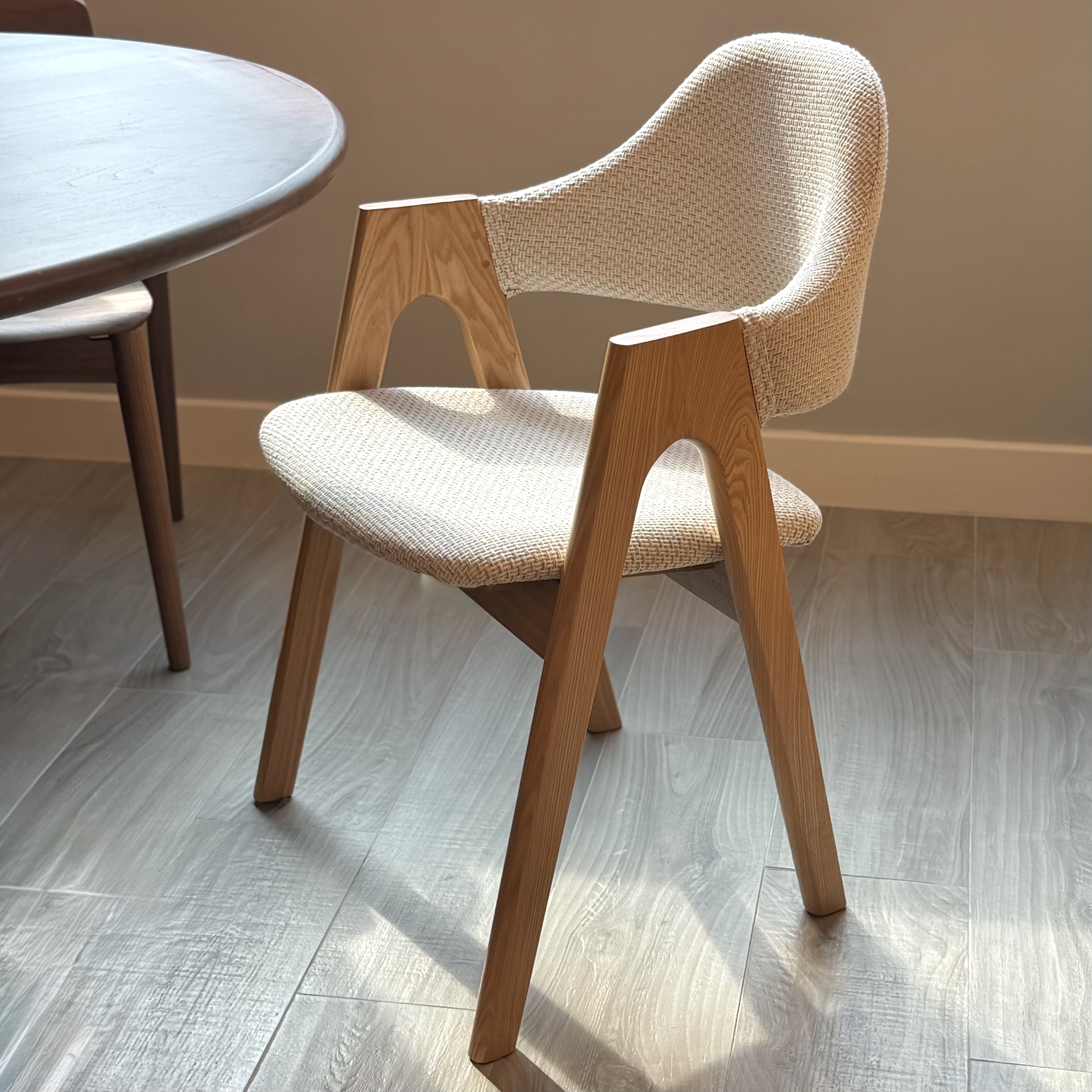 TAI Arm Chair 