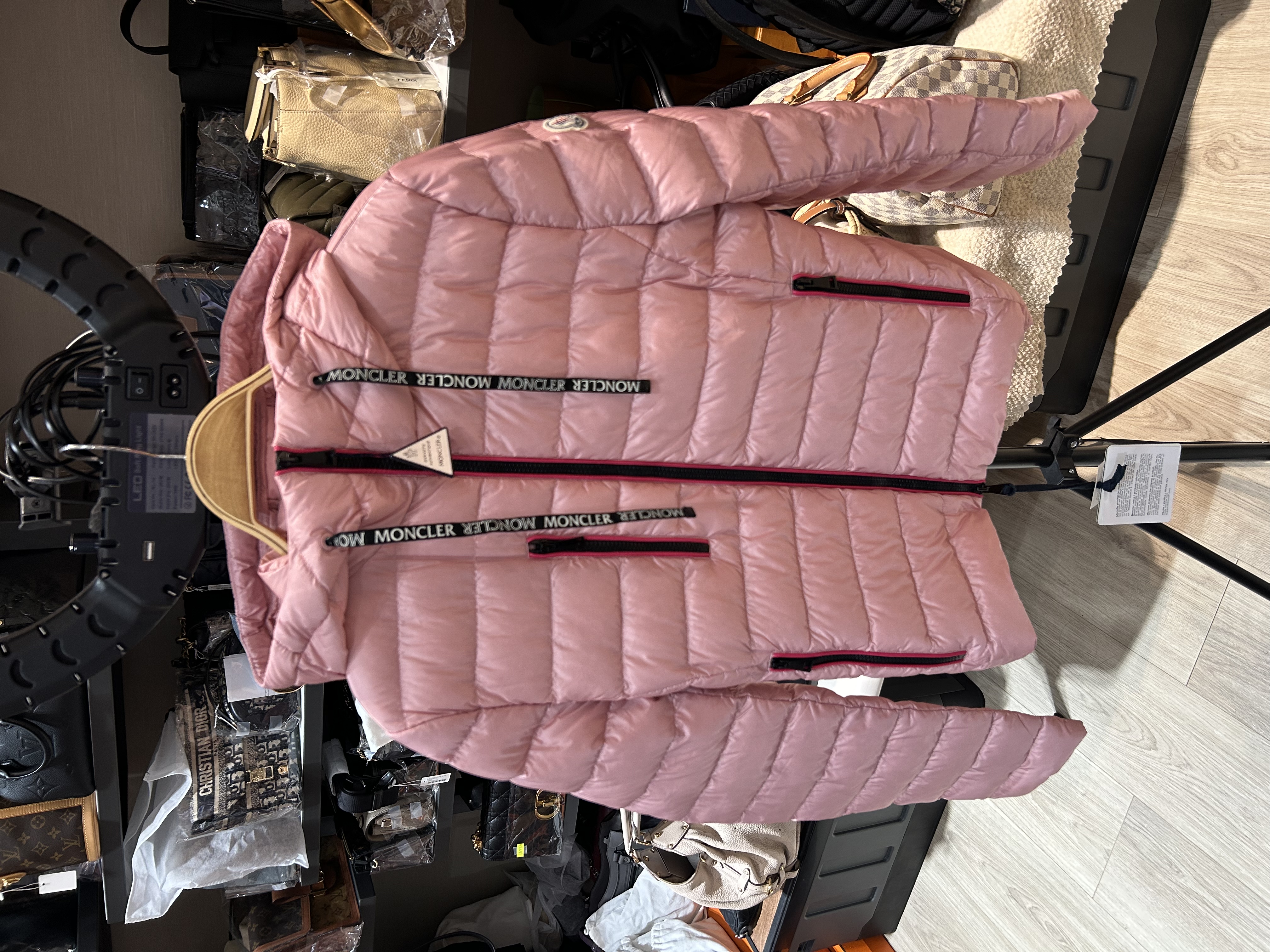 全新 MONCLER down outer 2碼 100% Nylon 粉紅色100%羽絨外套 100%Authentic, Brand New全新