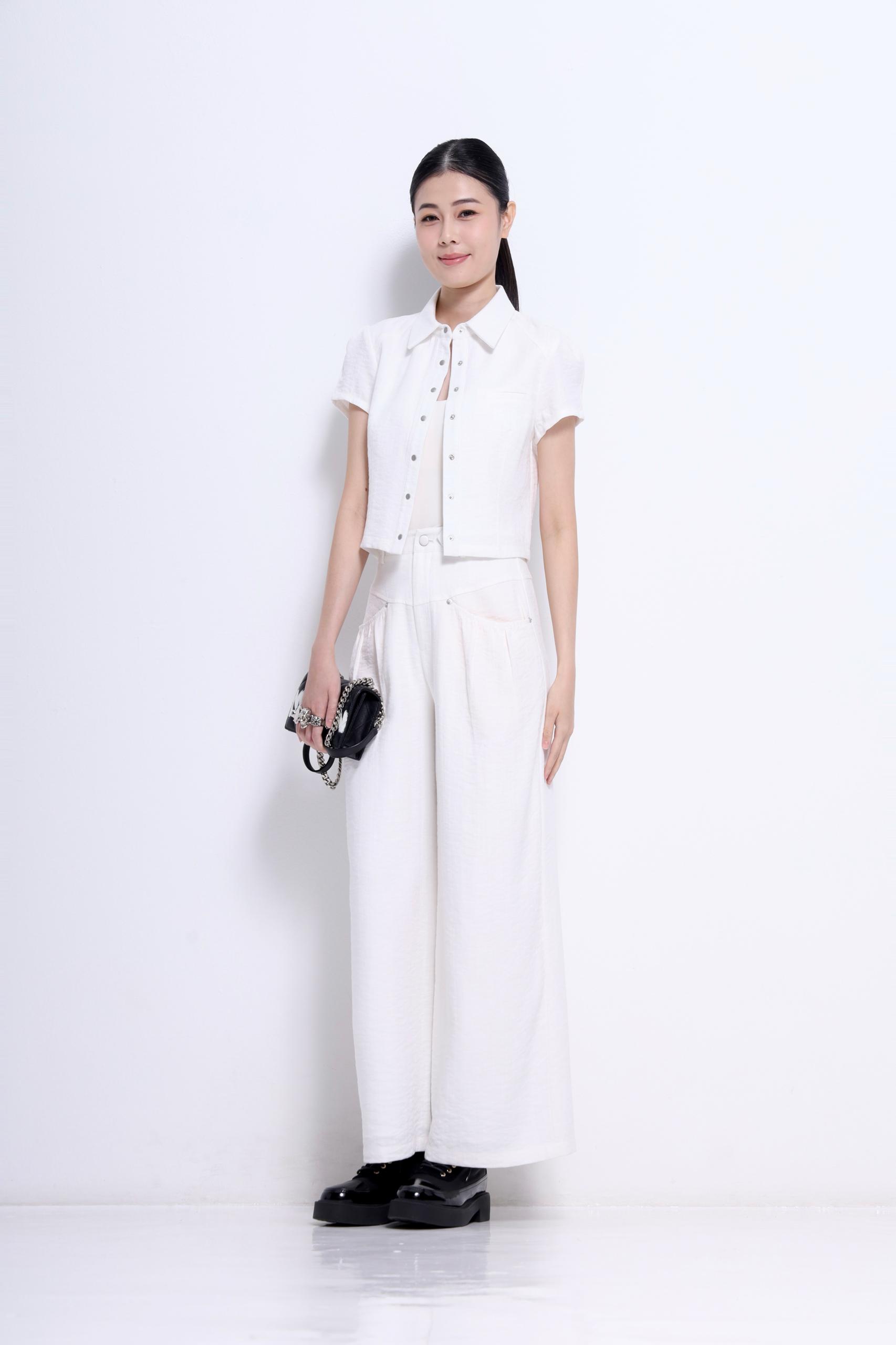 CB2709 SHORT SLLV FRONT BUTTON CROP BLOUSE
