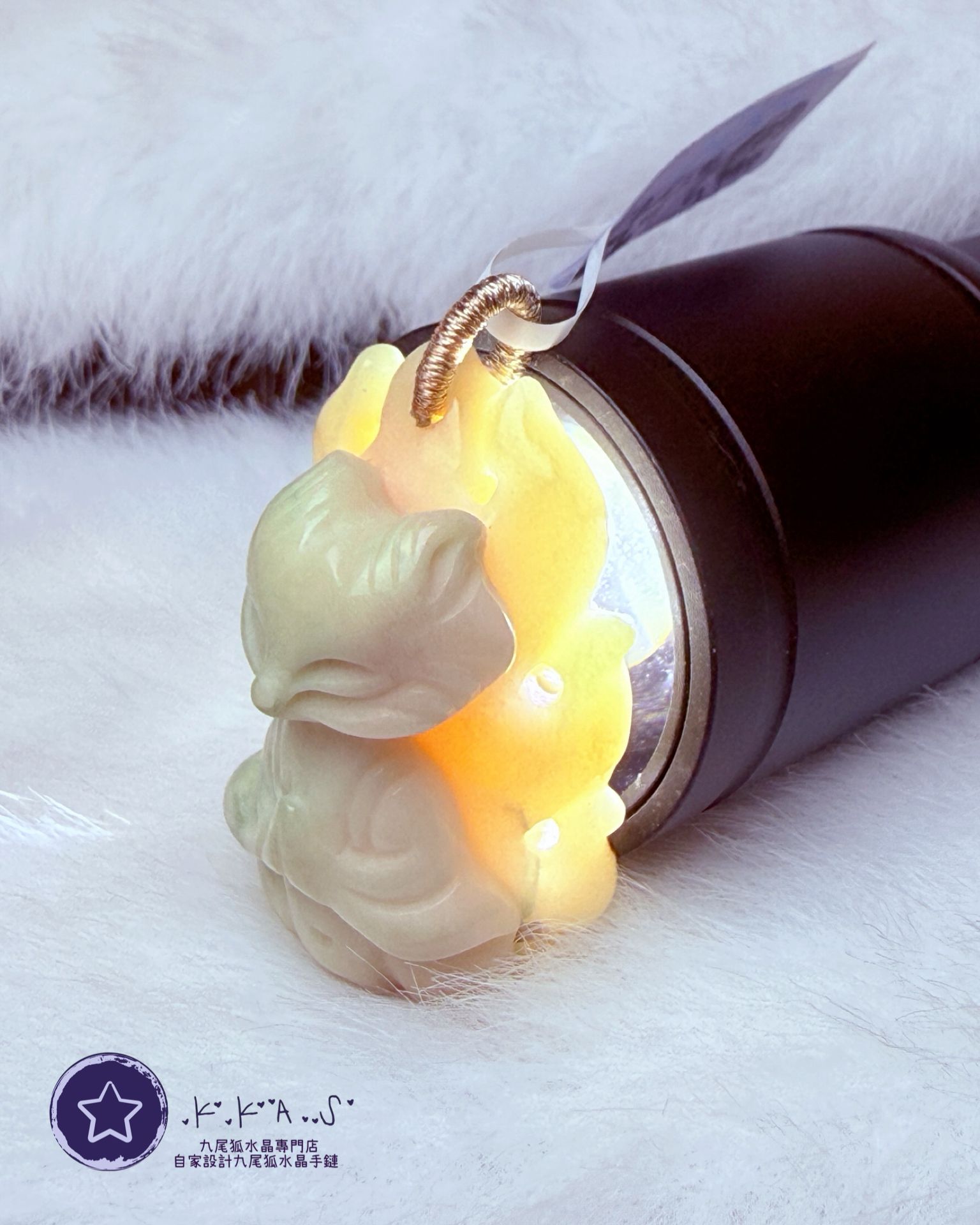 K00186 彩兔毛 縷空雕刻 修仙狐 - 吊墜/手牌兩用款