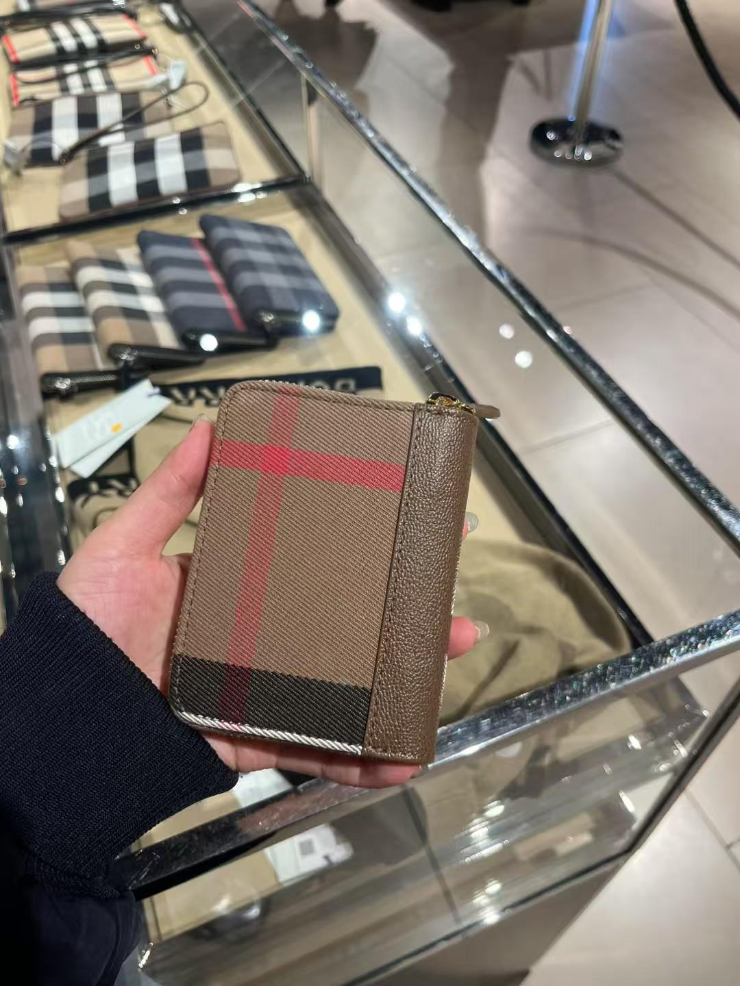 預購 Burberry🌈🌈折扣款 拉鏈卡包 Sale