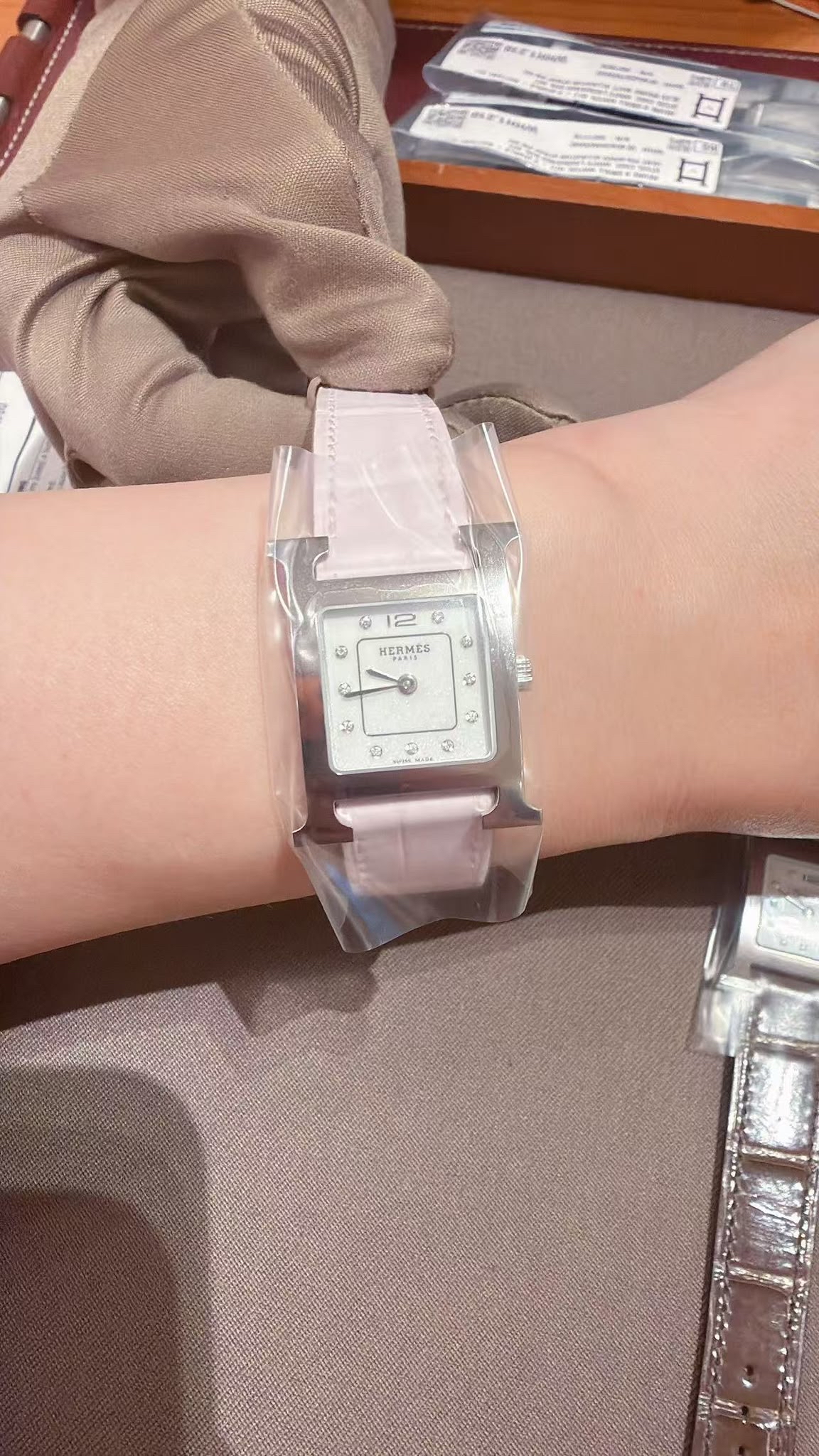 買到賺到‼️ 特價出 Heure H 25mm 鑽石拼粉色鱷魚紋錶帶 配貨靚價