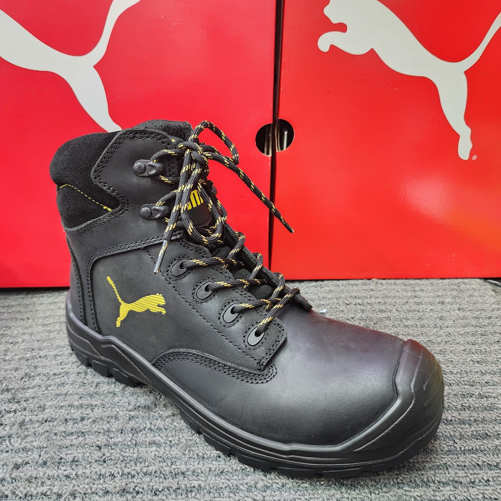 PUMA SAFETY 63.041.1 BORNEO BLACK MID CUT SPORT SAFETY SHOES Black 