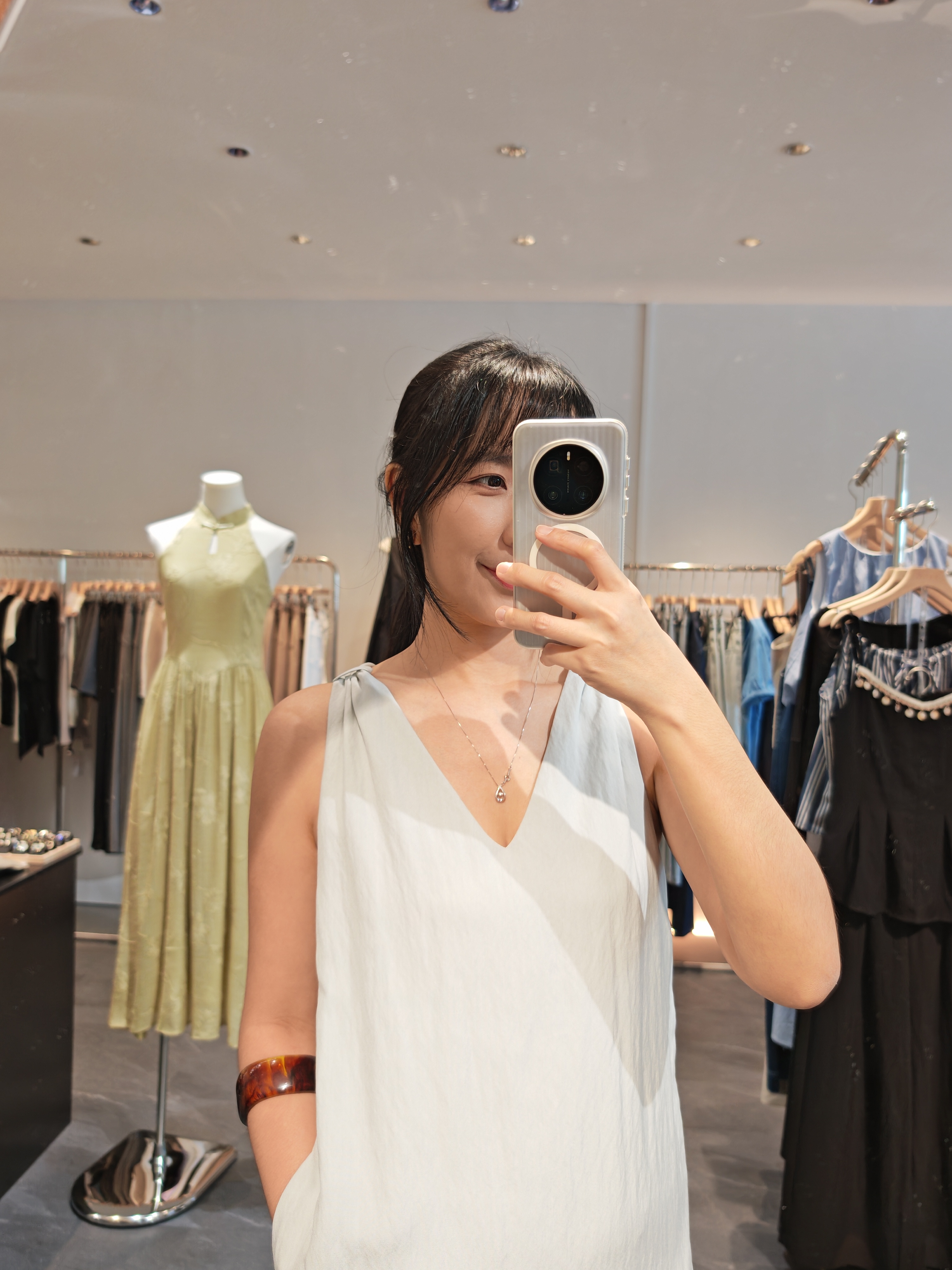 浅绿交叉背连衣裙