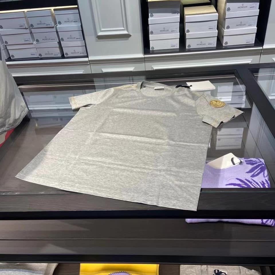 Moncler 極罕金色logo tee