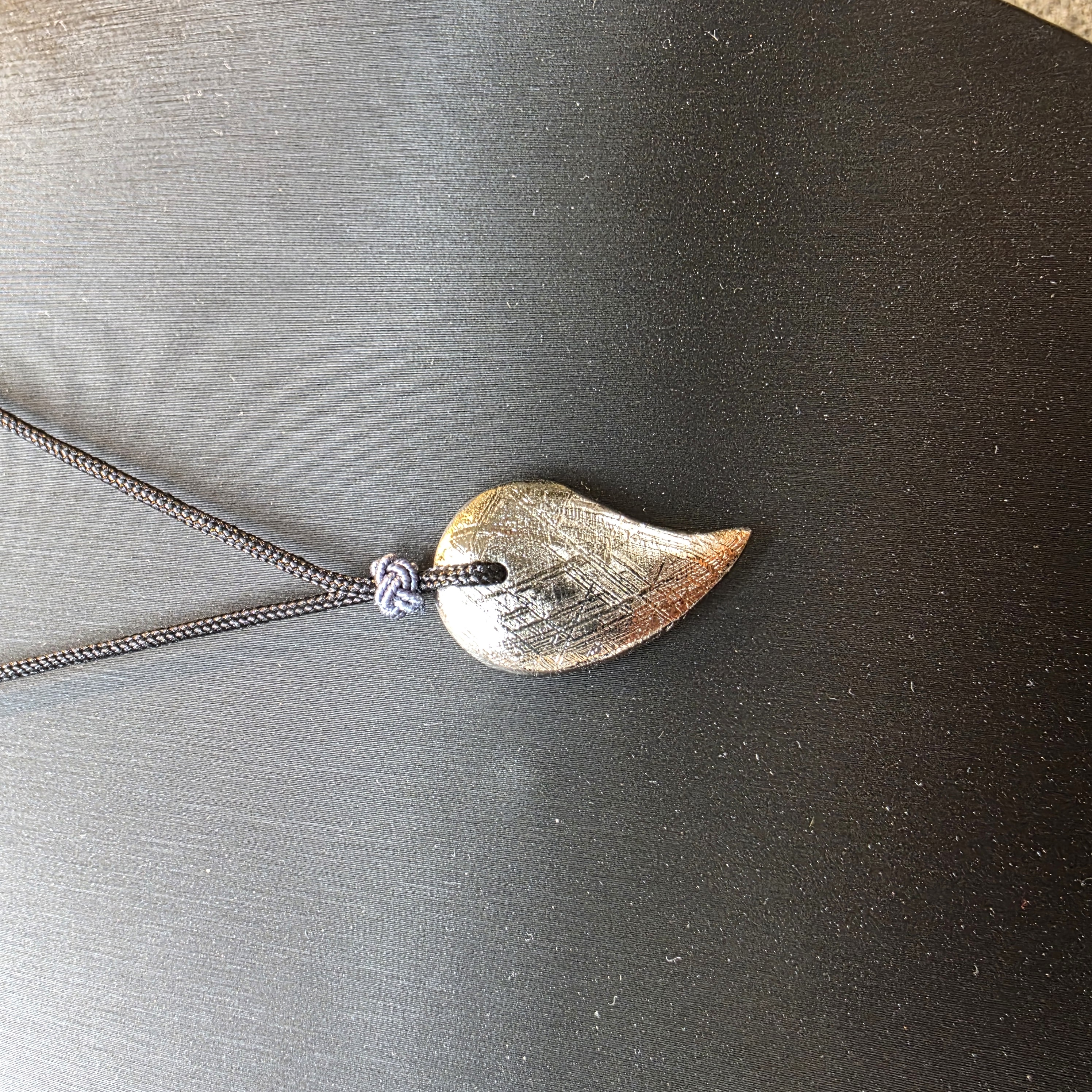 天鐵隕石勾玉吊飾