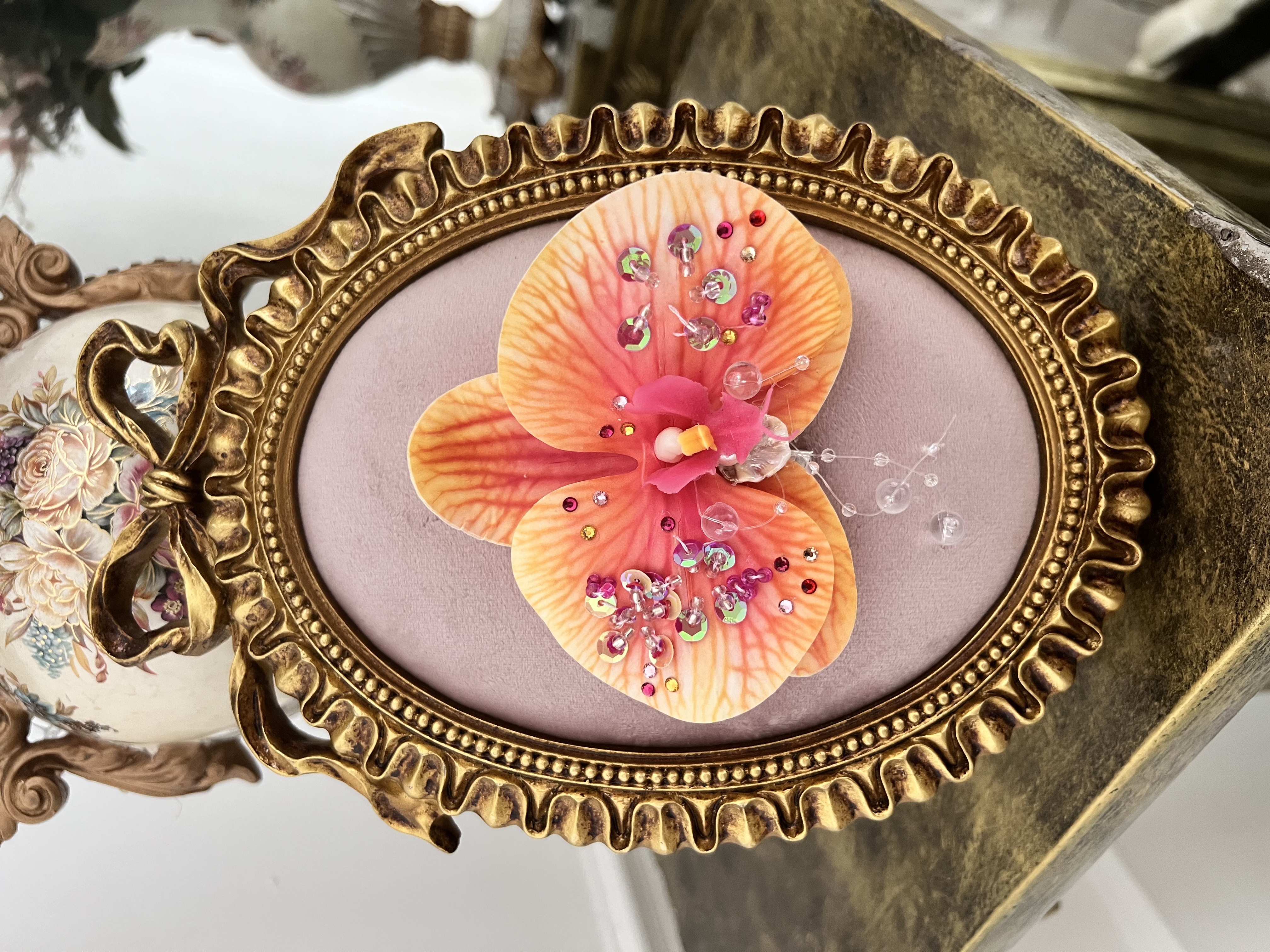 Spicybiskut x Fétiche Beaded Orchid Clips