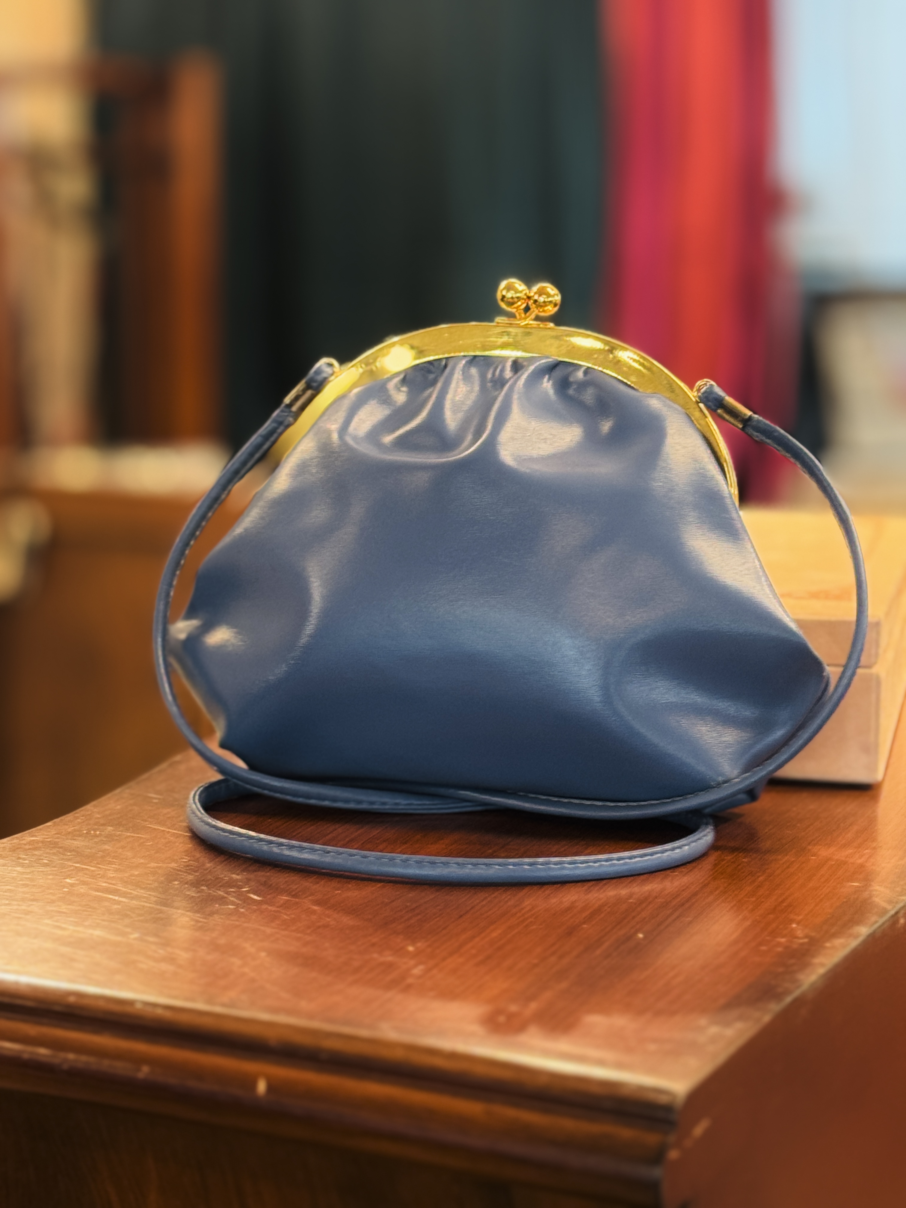 Vintage C.a. 1980s Sky Blue Faux Leather Kisslock Shoulder Bag (MT2509)