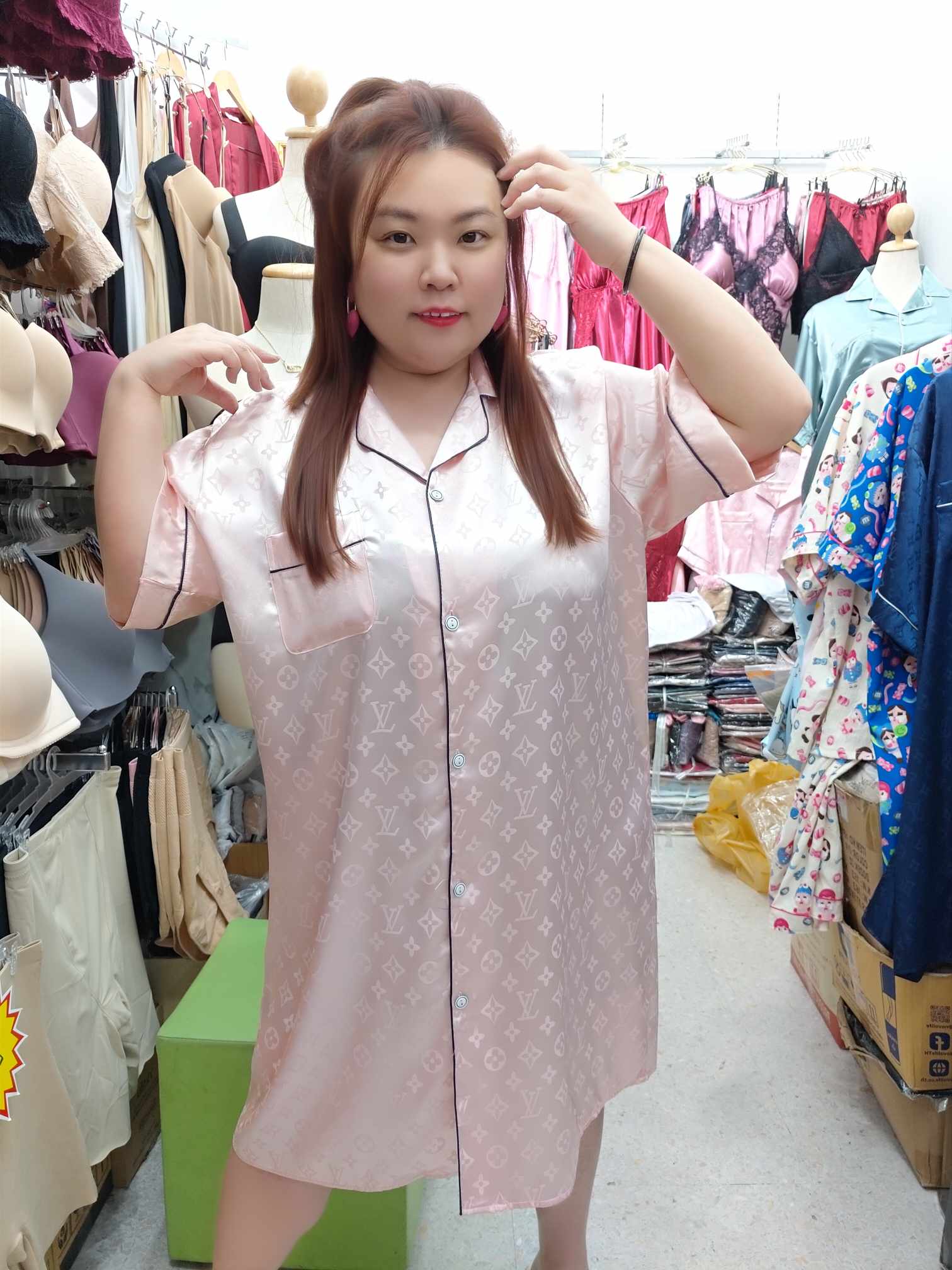 ENE20 缎面大牌LOGO睡裙