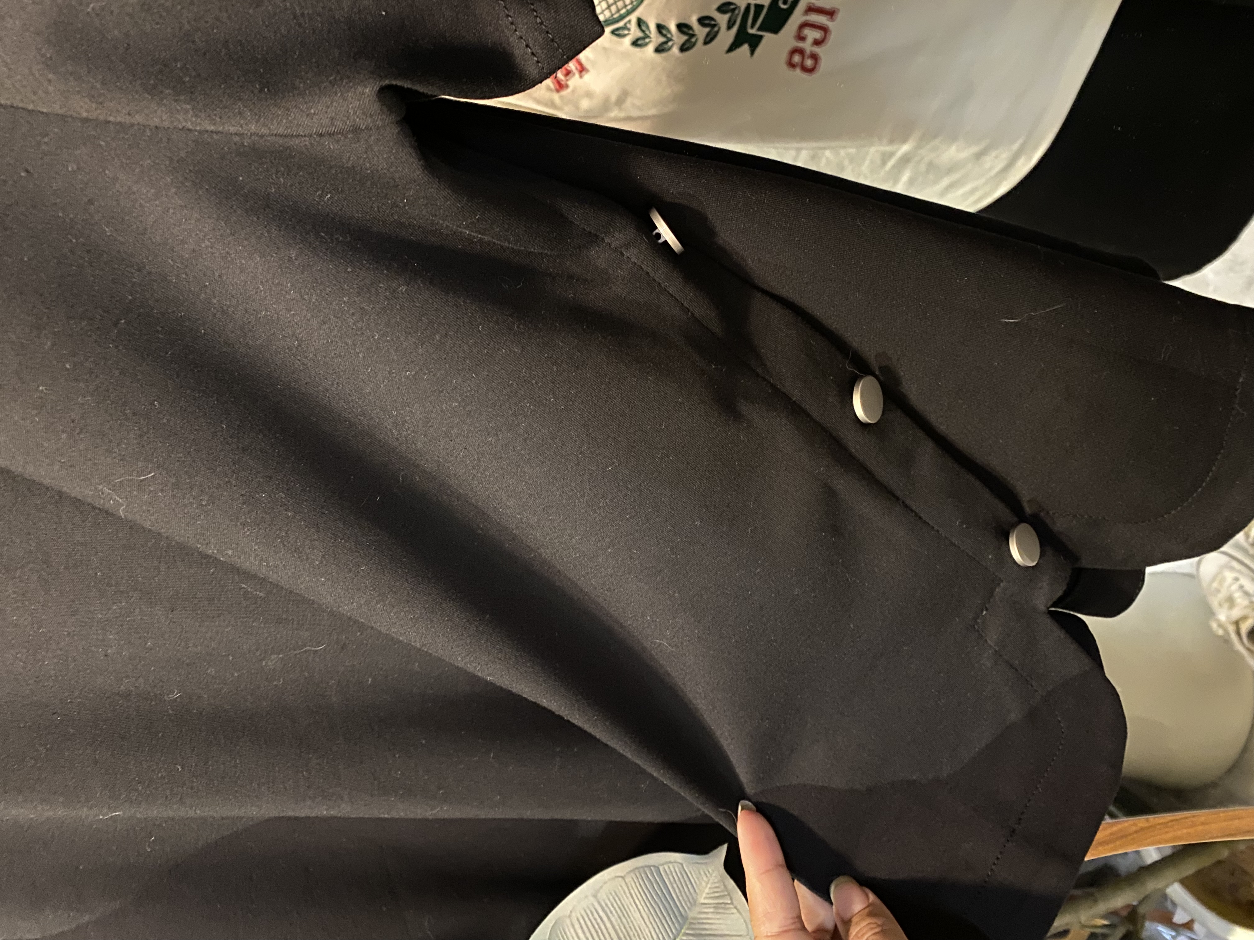 4645号-舒服v领两侧排扣上衣