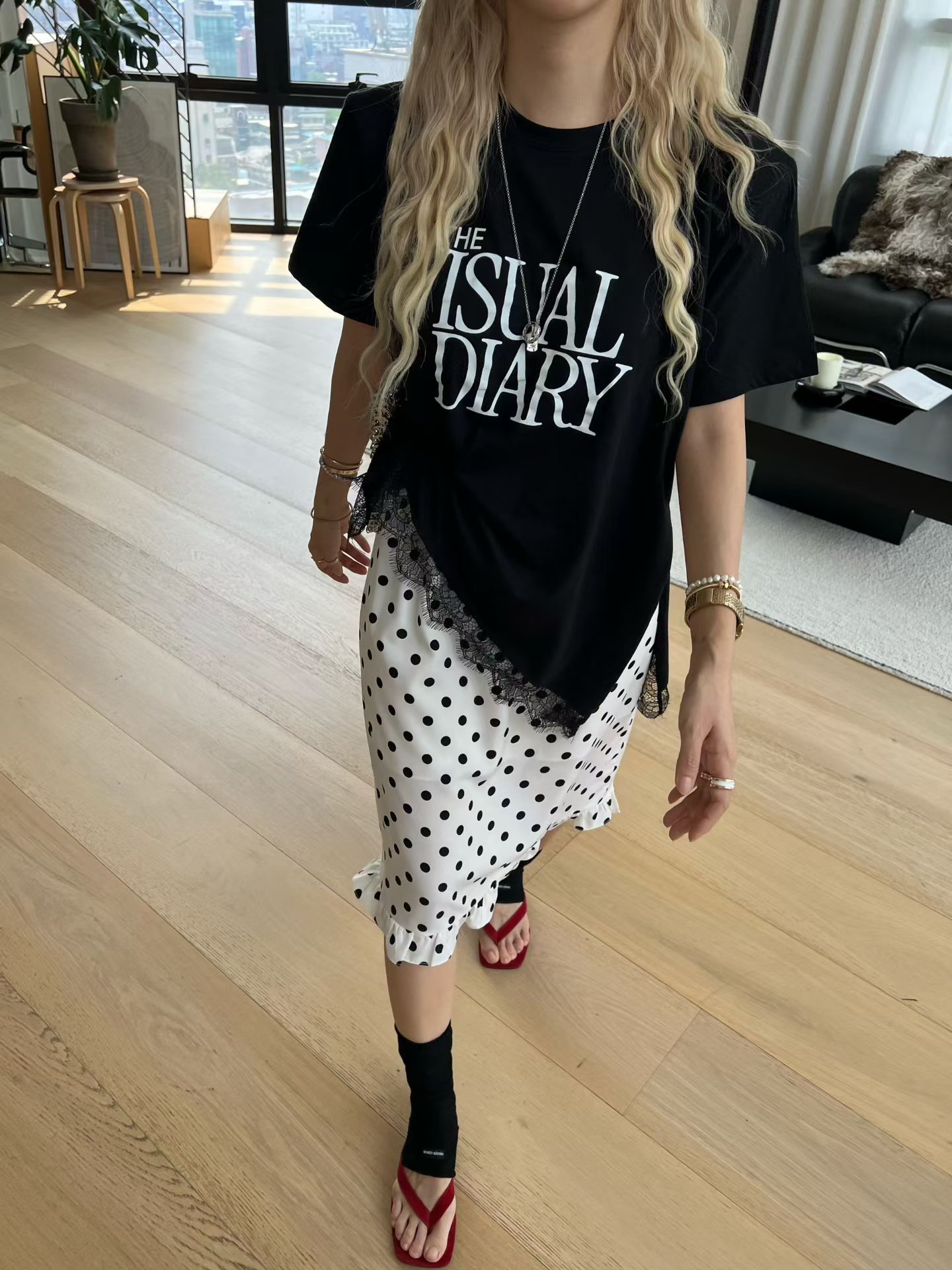 Lace 斜腳字母Tee