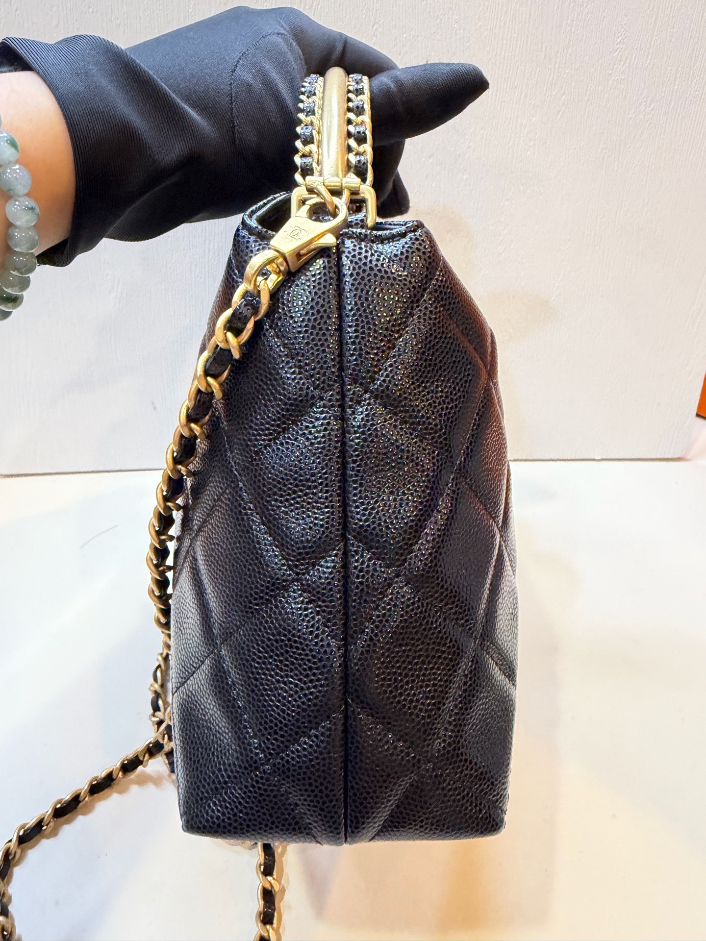 Pre-Owned CHANEL Hobo Handbag / Product Code: 26042529