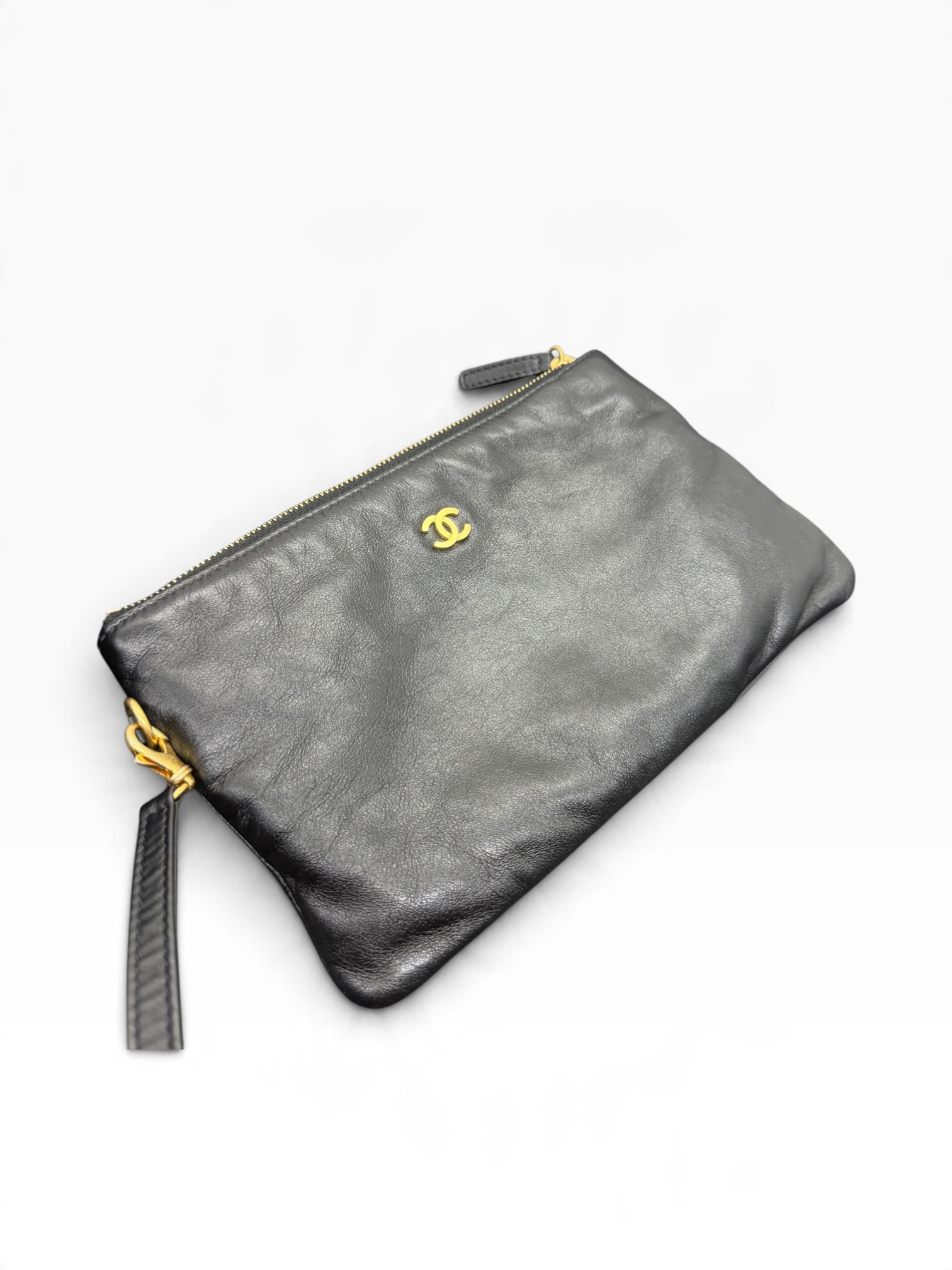 Pre owned chanel 22S black M10141