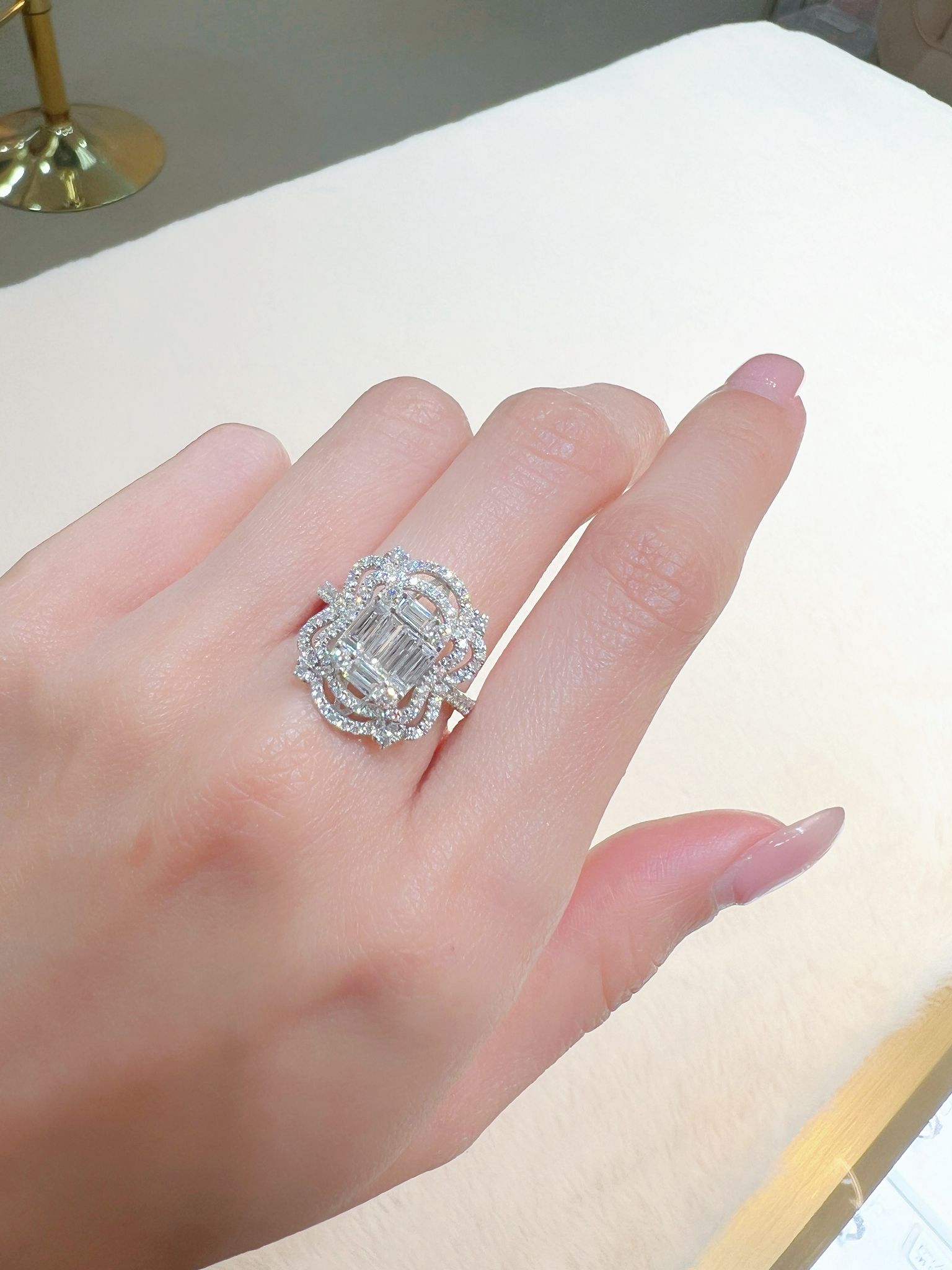 18K白金天然鑽石戒指