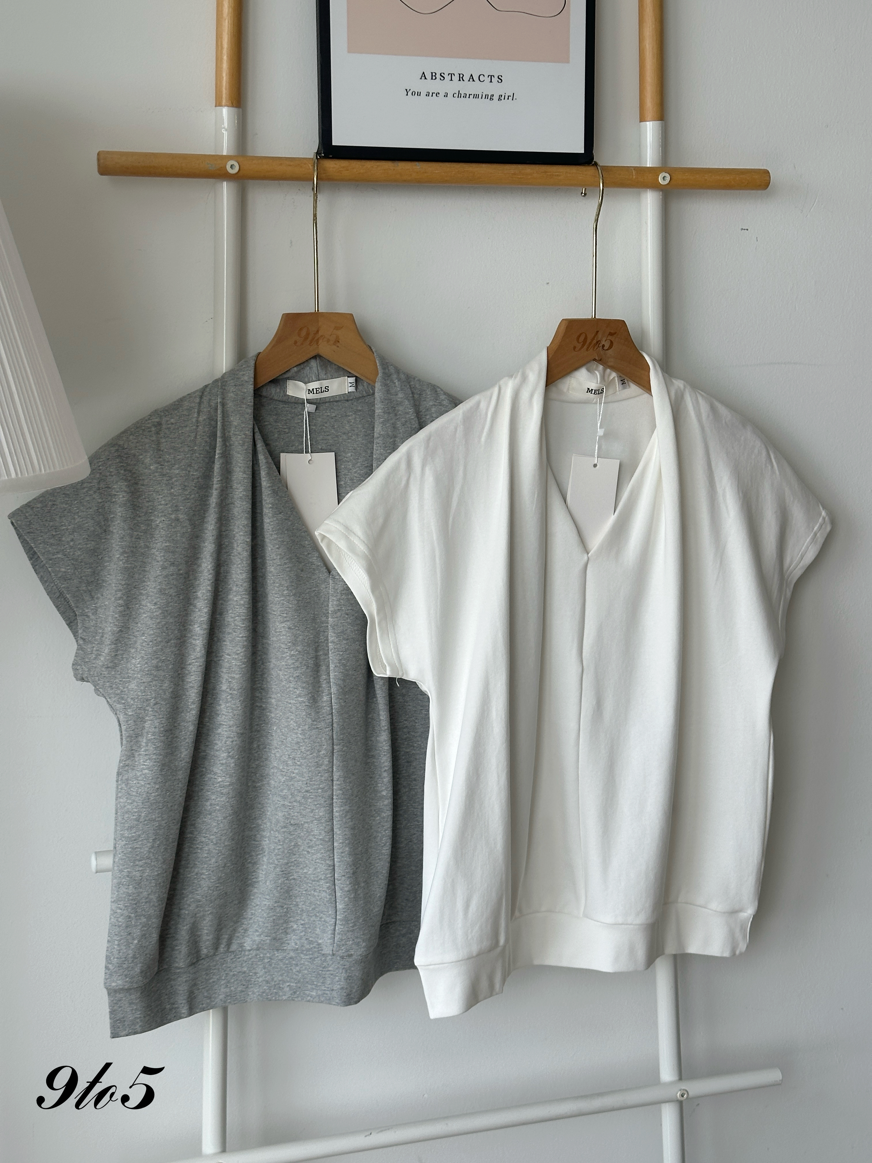 T4162 V Neck Top - Grey & White