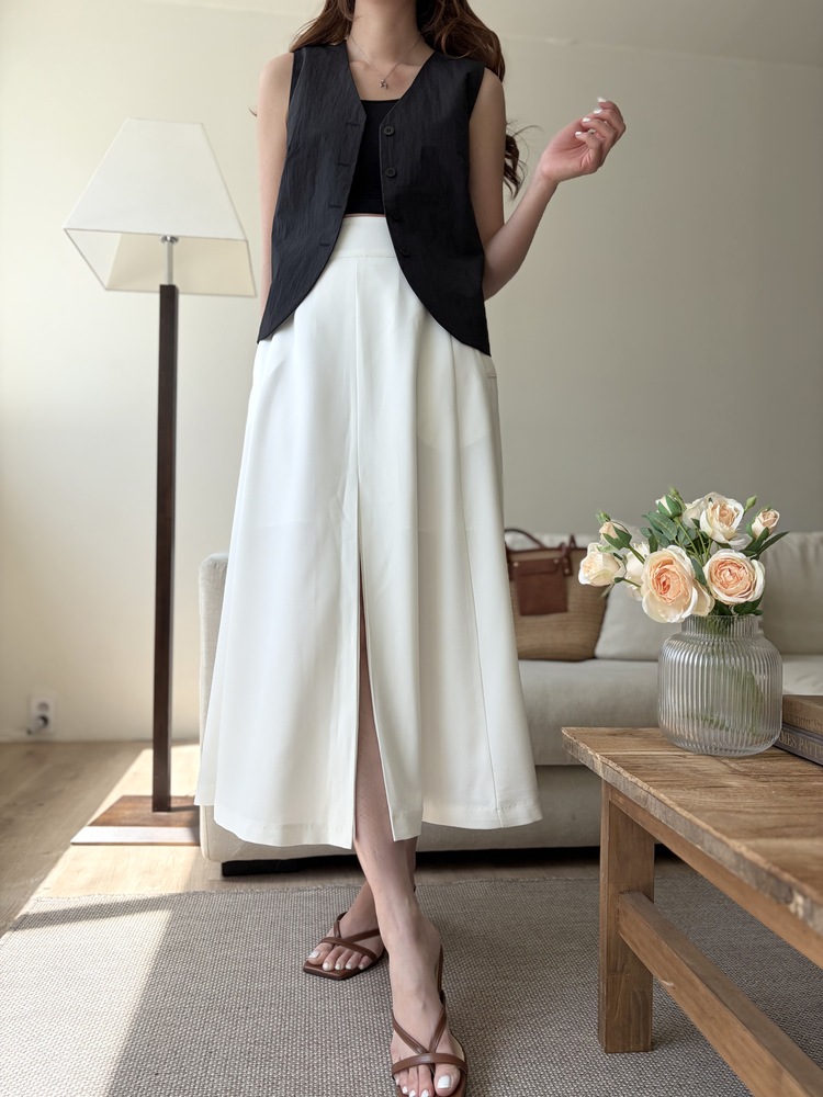 Minimal Buttoned Vest (Black)