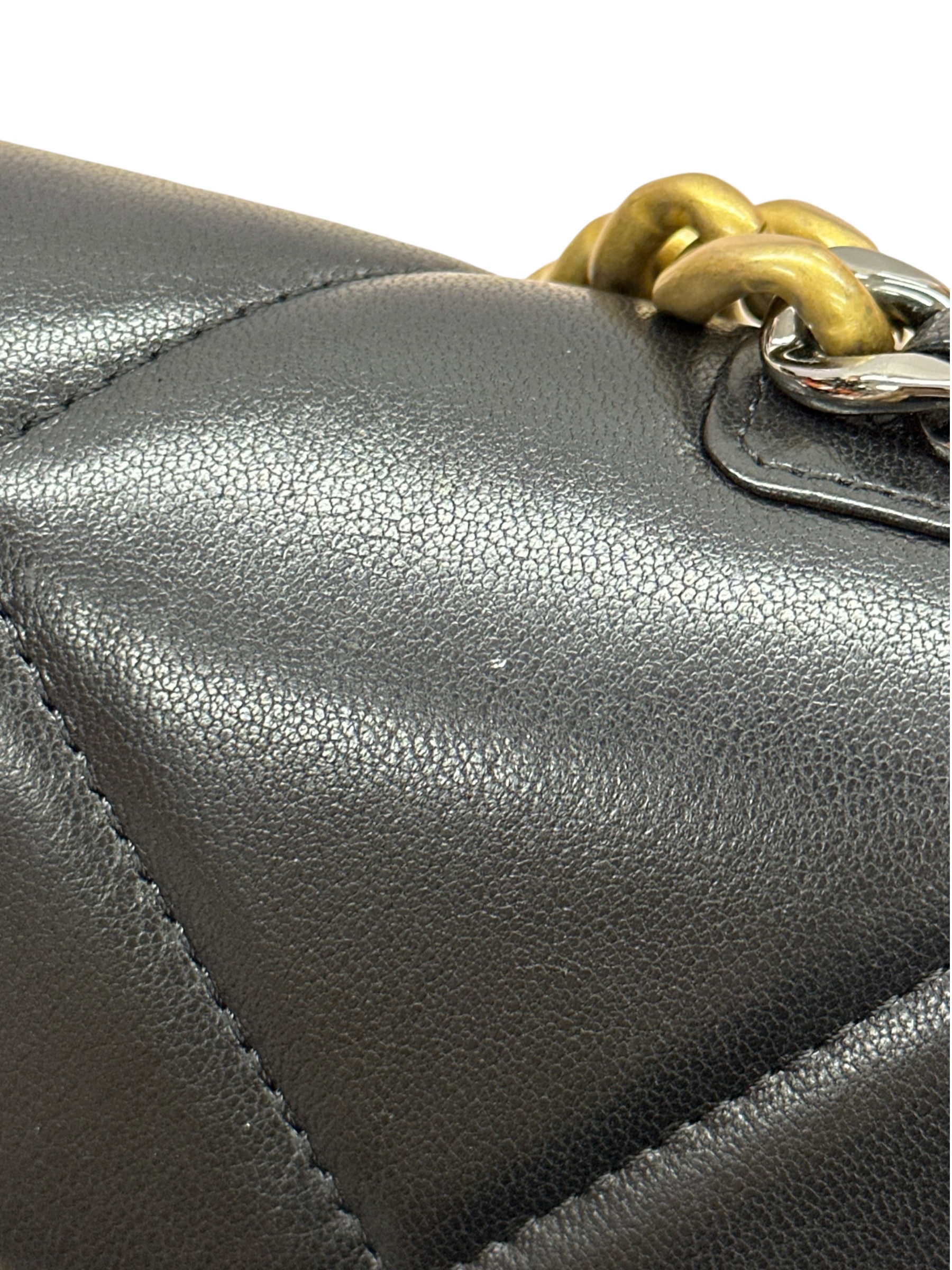 Pre-owned Chanel 19 Wallet on Chain / Product Code:082110