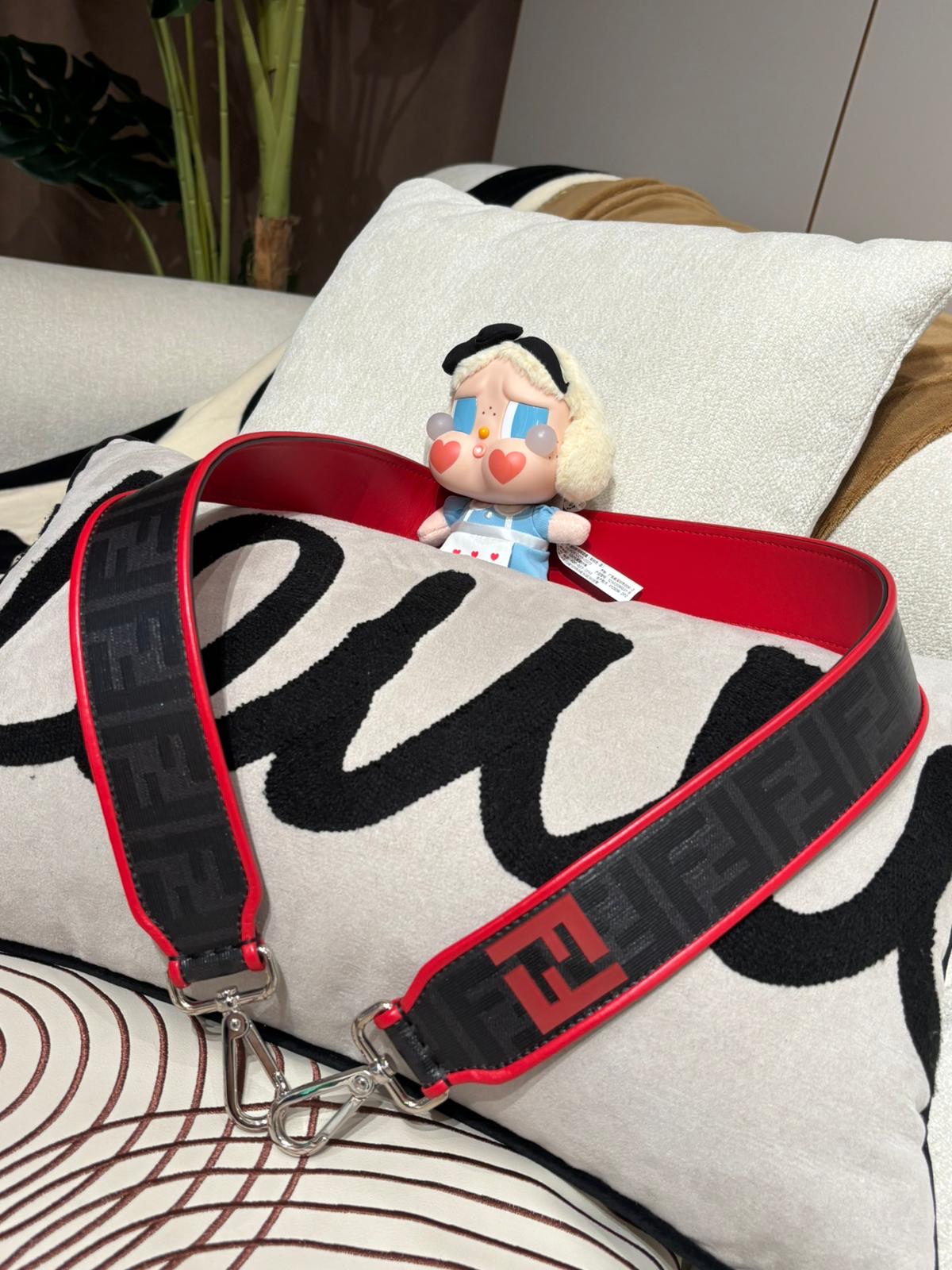 Fendi strap 手袋肩帶 100%Authentic,98%new  