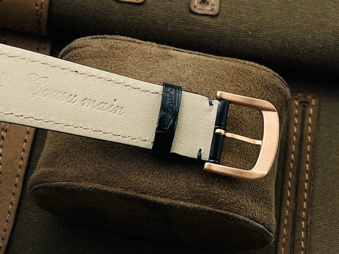 原版开模 市场最高版本 爱.彼 JULES AUDEMARS系列男士腕表！ 1⃣️机芯型号：2824改3120自动机械，透底设计！稳定零返修！ 2⃣️表径41毫米！ 3⃣️大三针简约表盘！ 4⃣️316L精钢壳套！