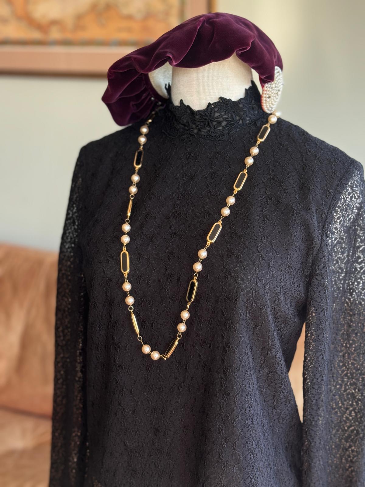 Vintage C.a. 1980s Black & White Long Necklace (MT2651)