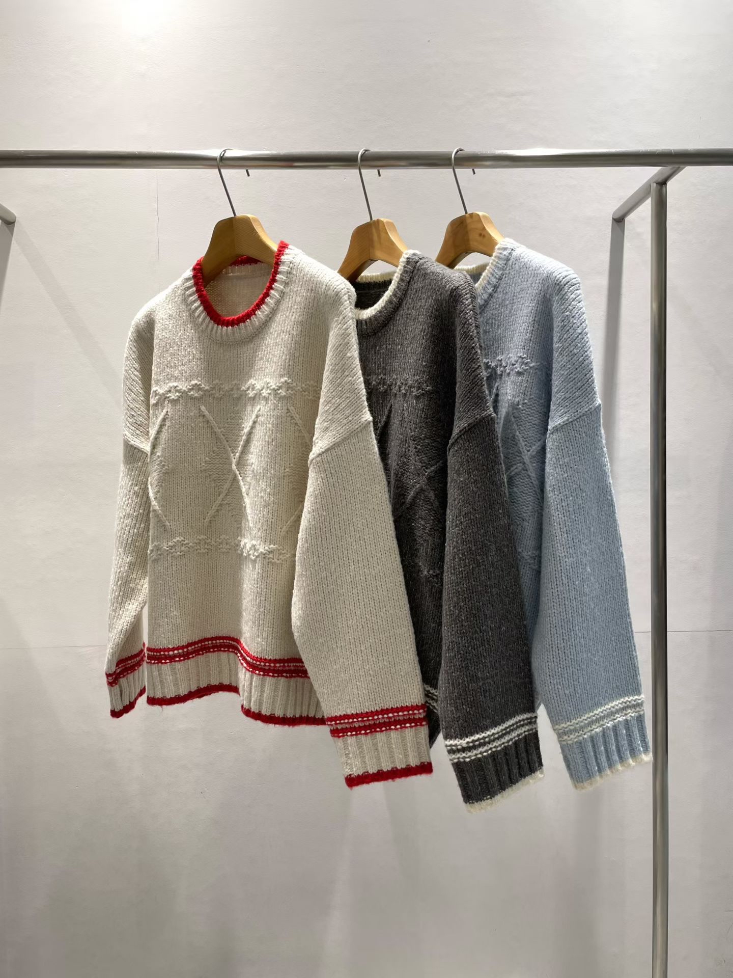 撞色邊針織毛衣