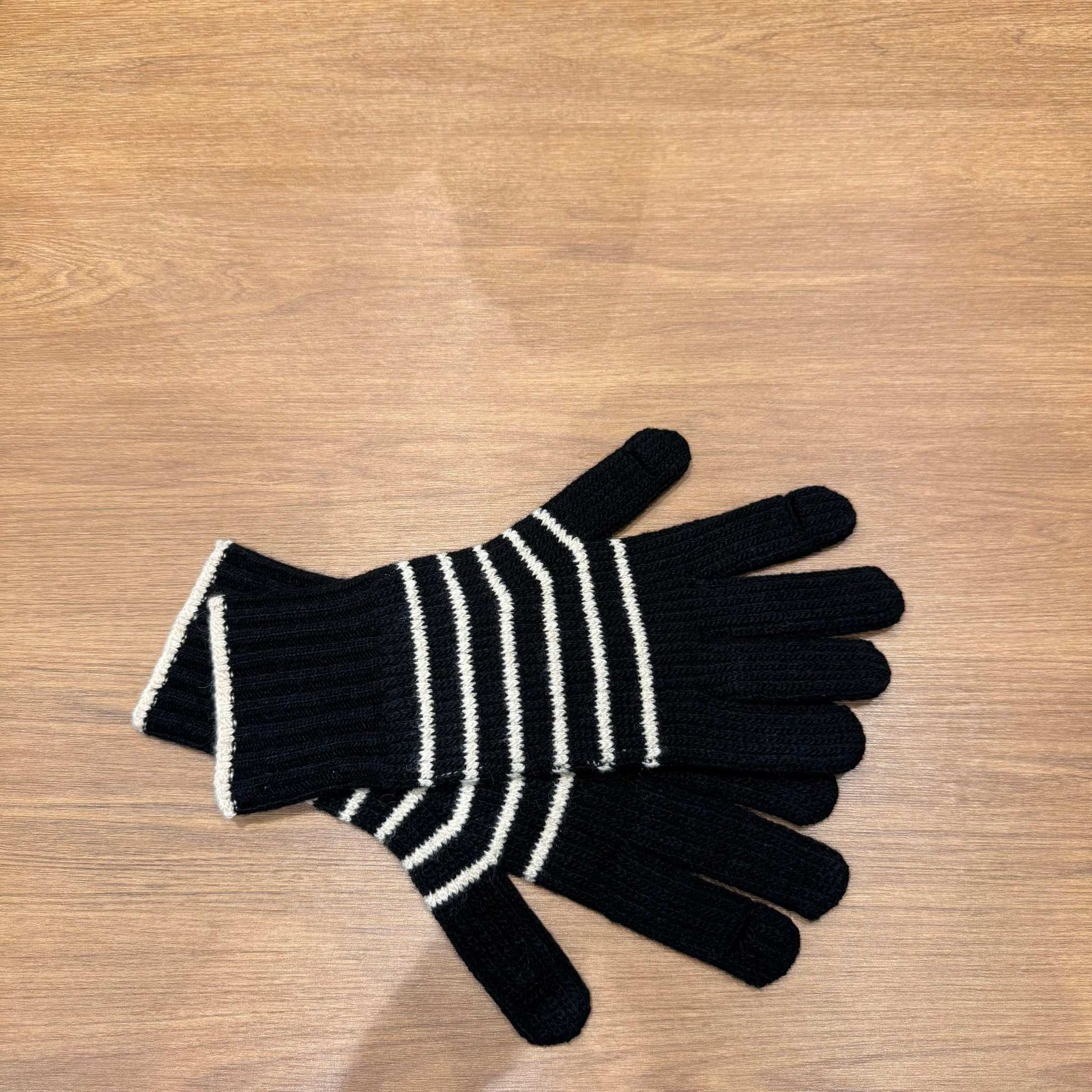 Marithe Classic Logo Glove