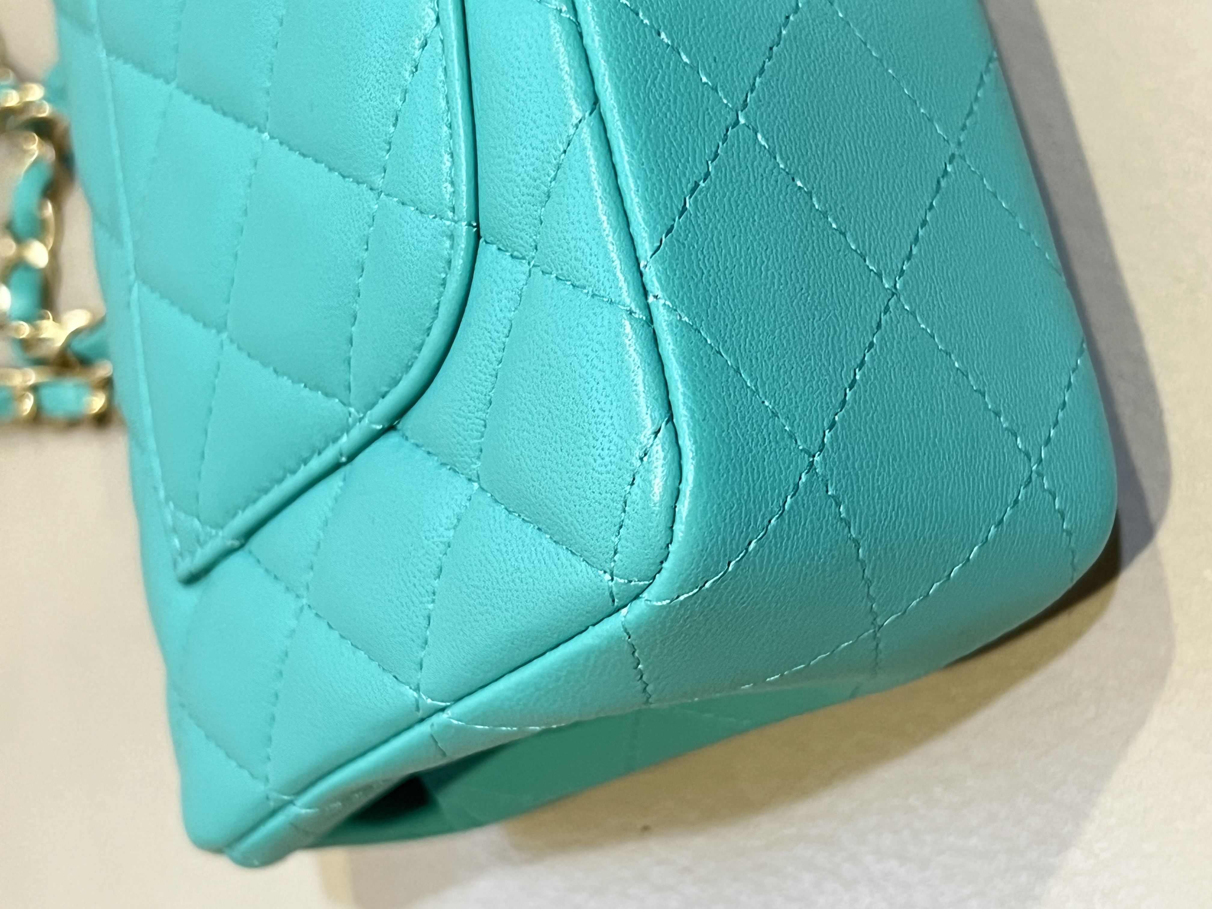 Pre-Owned CHANEL Classic Mini Flap Bag / Product Code: 26041658