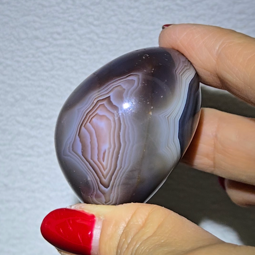 Botswana agate tumble stone with pink banding - AG429