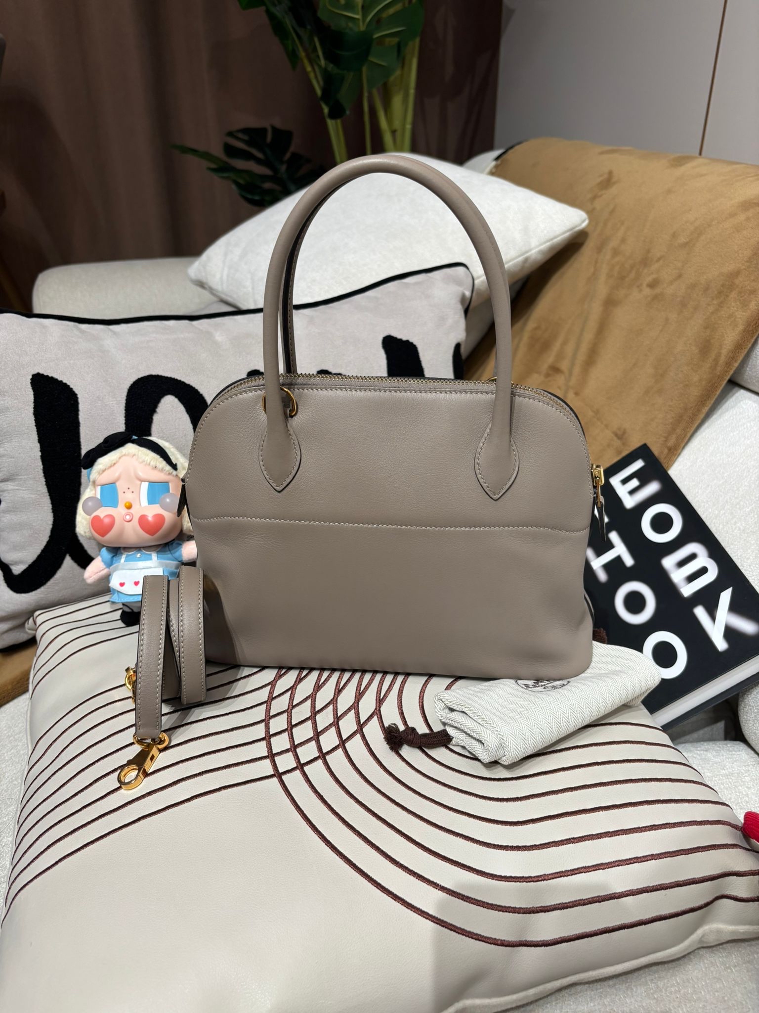 Hermes Bolide 27 Stamp A 銀行灰 100%Authentic, 98%New ✅Strap✅Dust bag