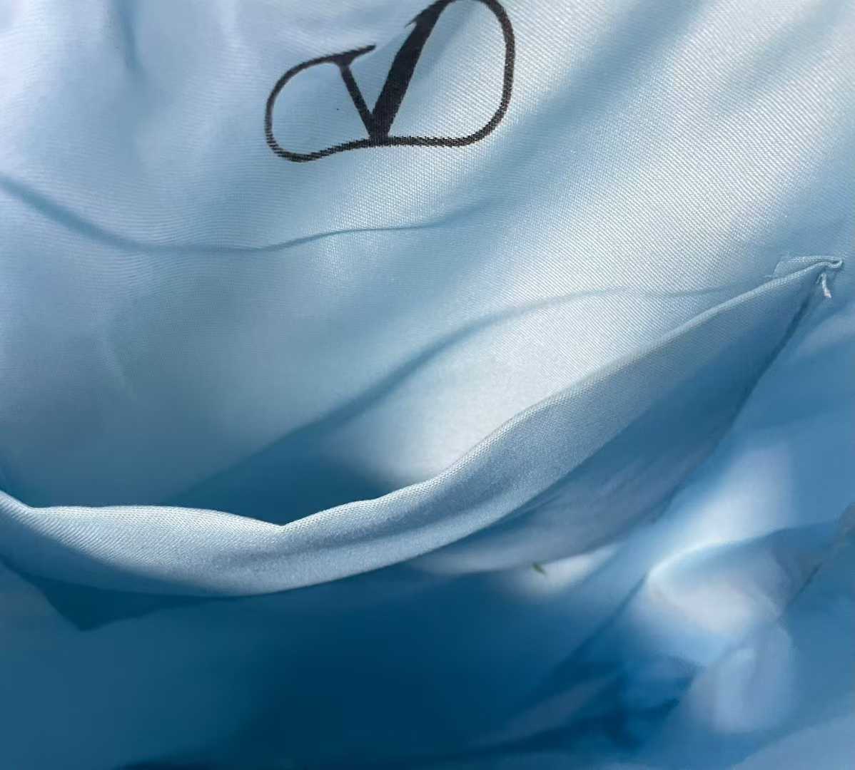 正貨 💯 Valentino 華倫天奴 限定  🩵「藍」不住的浪漫單肩包 雲雲 托特包