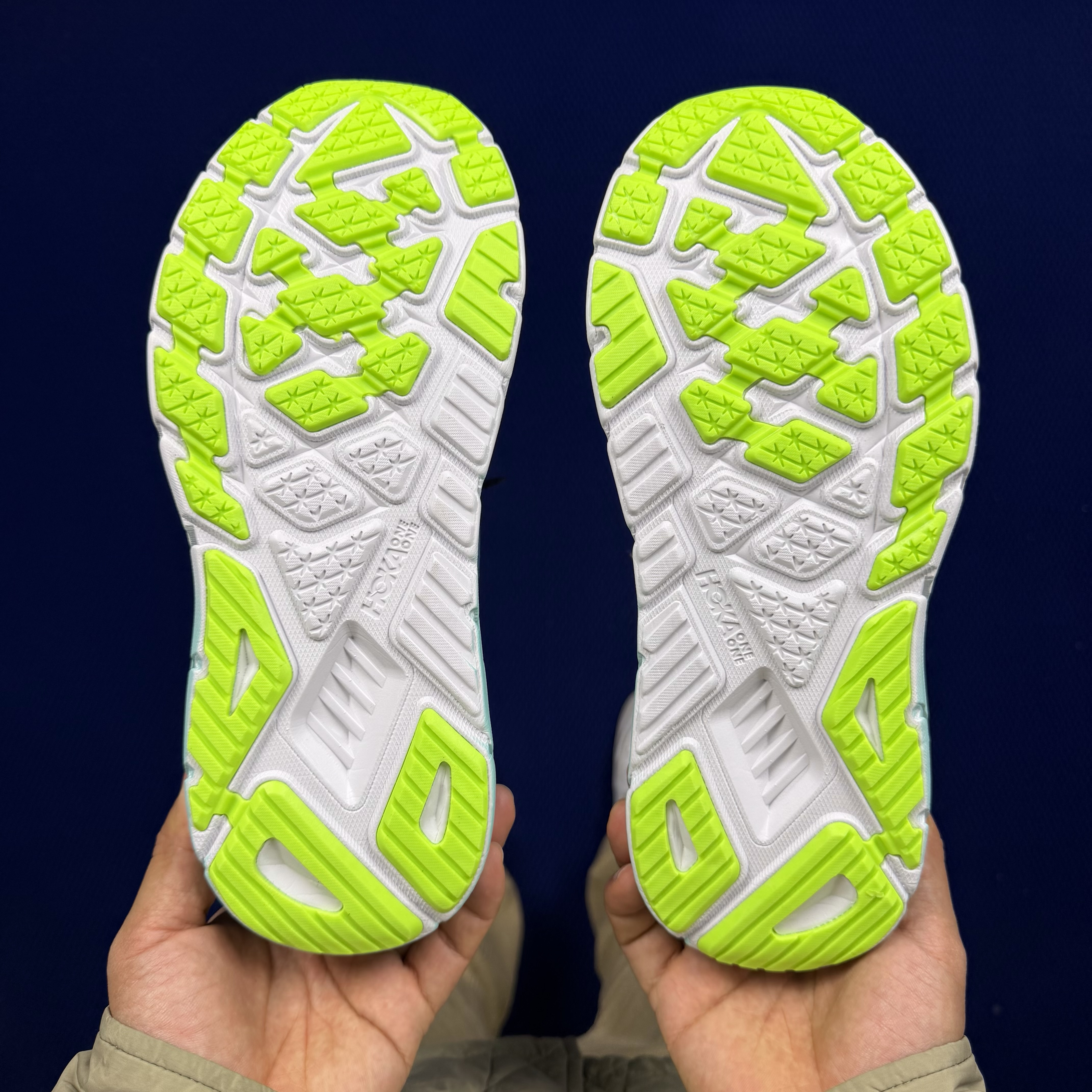 Hoka One One Arahi 7