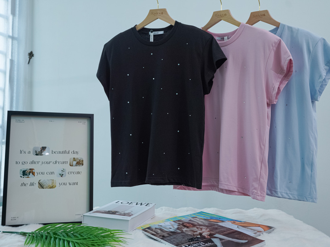 Loose Fit Black Cotton T-Shirt with Rhinestone Embellishments ‖ 钻石点缀宽松黑色棉T恤 KR01311603